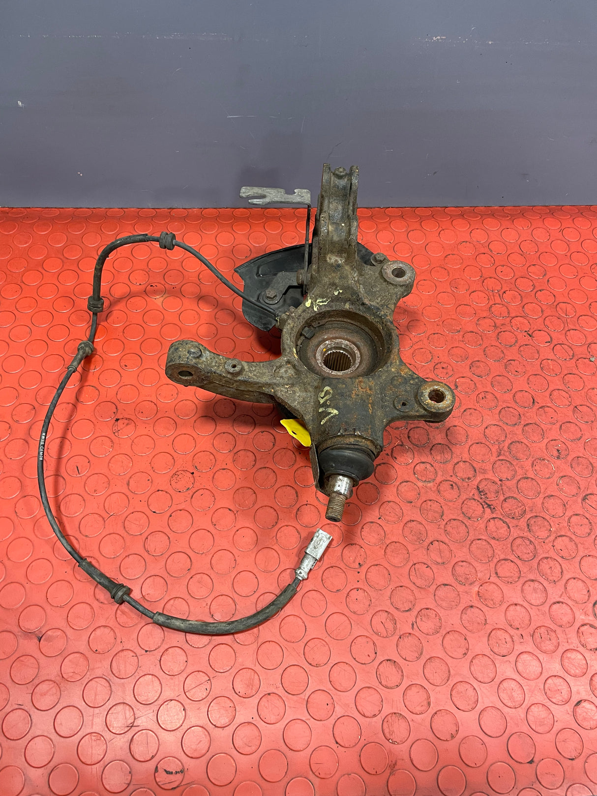 Vauxhall Vivaro/Peugeot Expert/Citroen Dispatch/Toyota Proace FRONT PASSENGER's SIDE HUB WITH ABS SENSOR 6 SPEED 1.6 2016-2024 P/N 1617969380