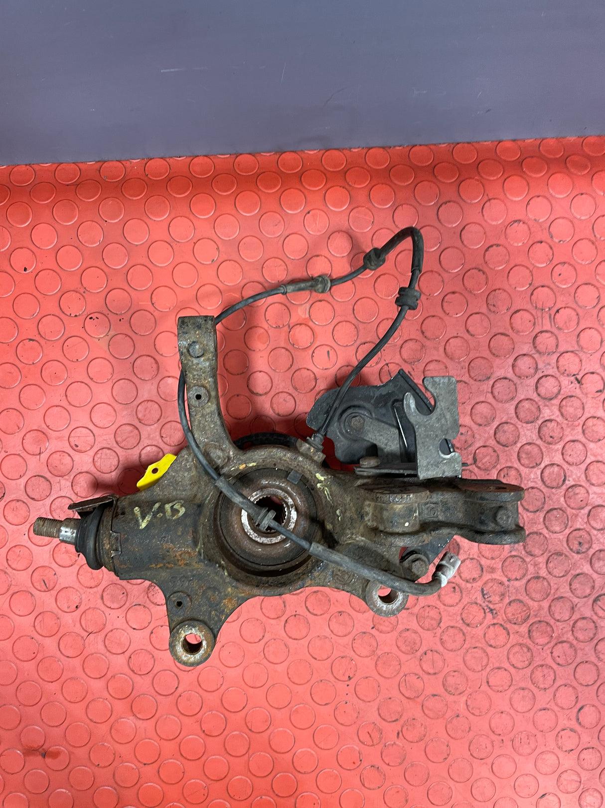 Vauxhall Vivaro/Peugeot Expert/Citroen Dispatch/Toyota Proace FRONT PASSENGER's SIDE HUB WITH ABS SENSOR 6 SPEED 1.6 2016-2024 P/N 1617969380