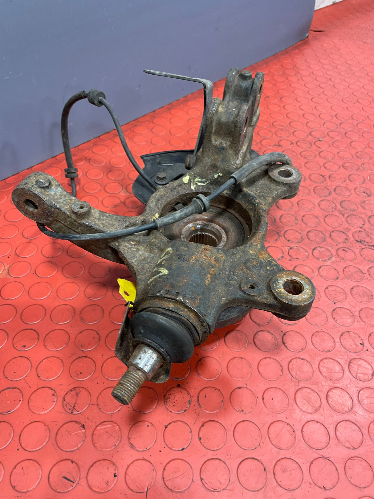 Vauxhall Vivaro/Peugeot Expert/Citroen Dispatch/Toyota Proace FRONT PASSENGER's SIDE HUB WITH ABS SENSOR 6 SPEED 1.6 2016-2024 P/N 1617969380