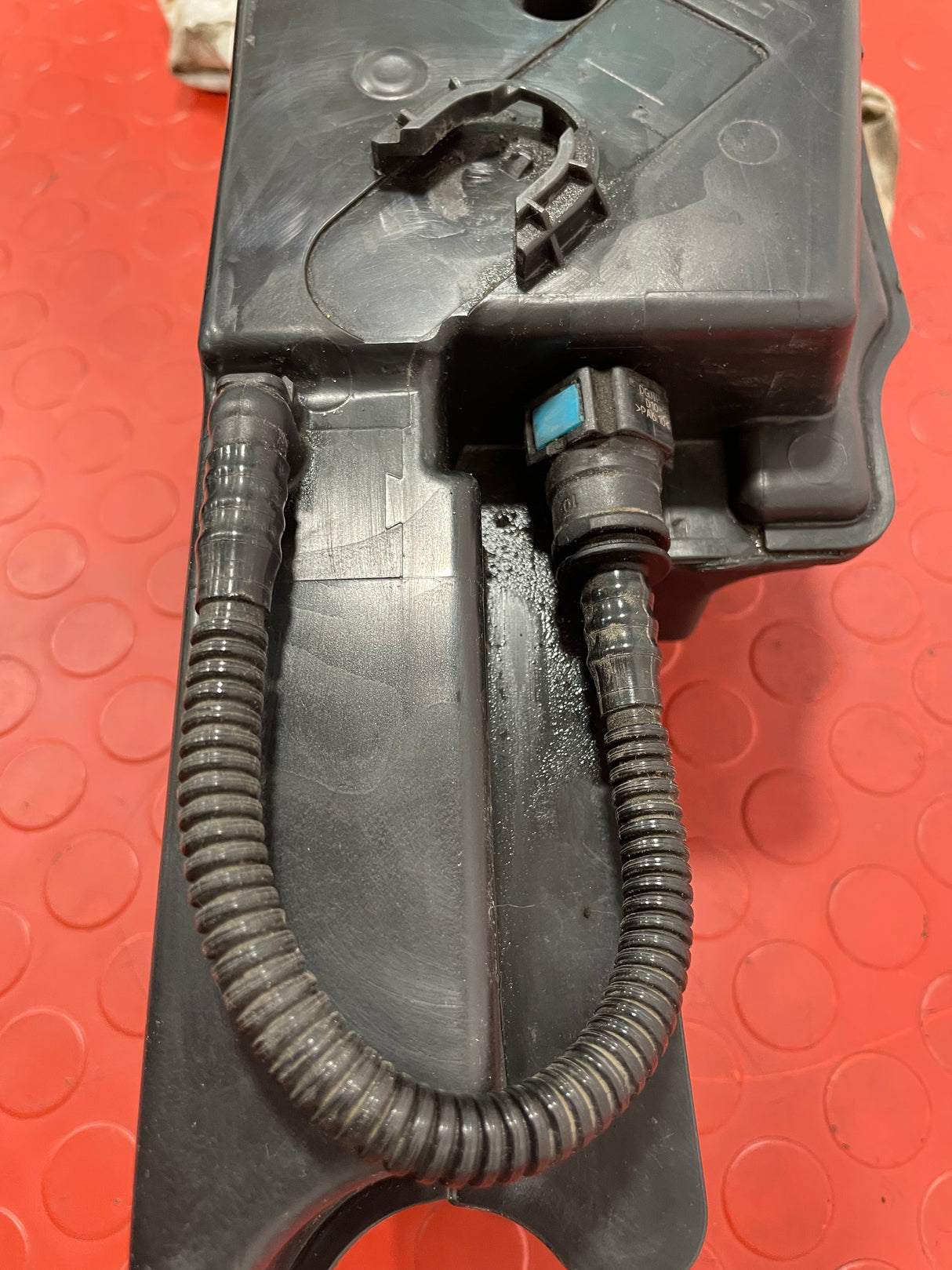 Citroen Berlingo Peugeot Partner FUEL ADDITIVE TANK AND PUMP 1.6 2015-2018 P/N 9816296080