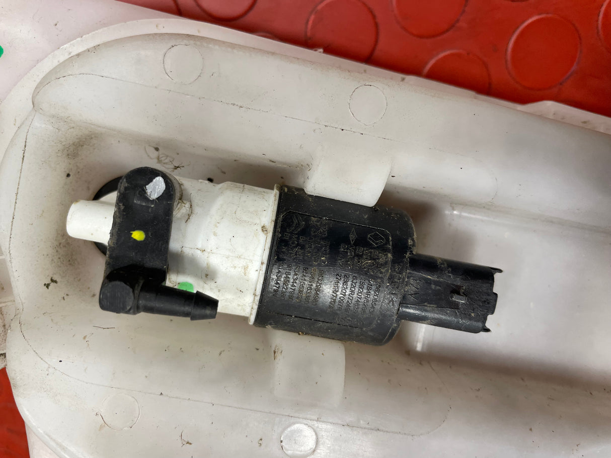 Citroen Berlingo/Peugeot Partner/Vauxhall Combo/Toyota Proace City WINDSCREEN WASHER BOTTLE ASSEMBLY W/ MOTOR PUMP P/N 9817300980 - 2 / 9817269880