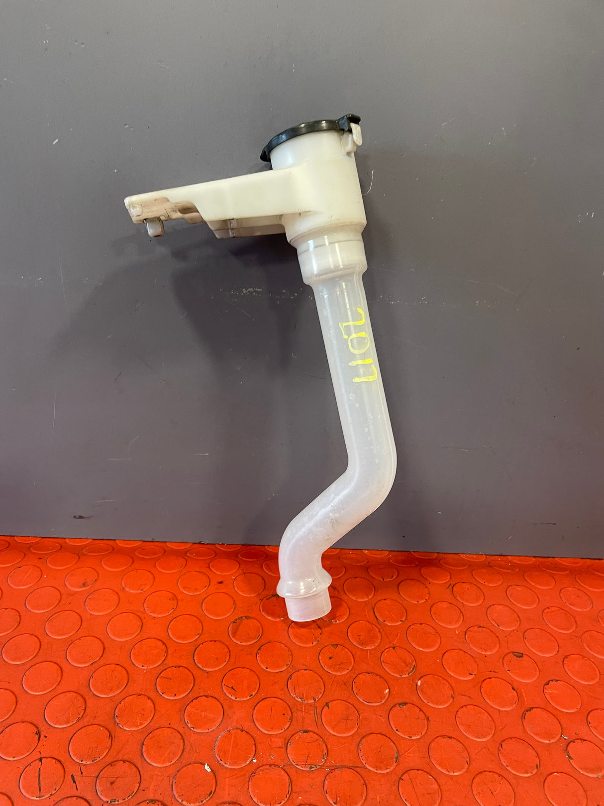Toyota Hilux WASHER BOTTLE NECK 2016-2023 R/N WAS50 / 09T23A