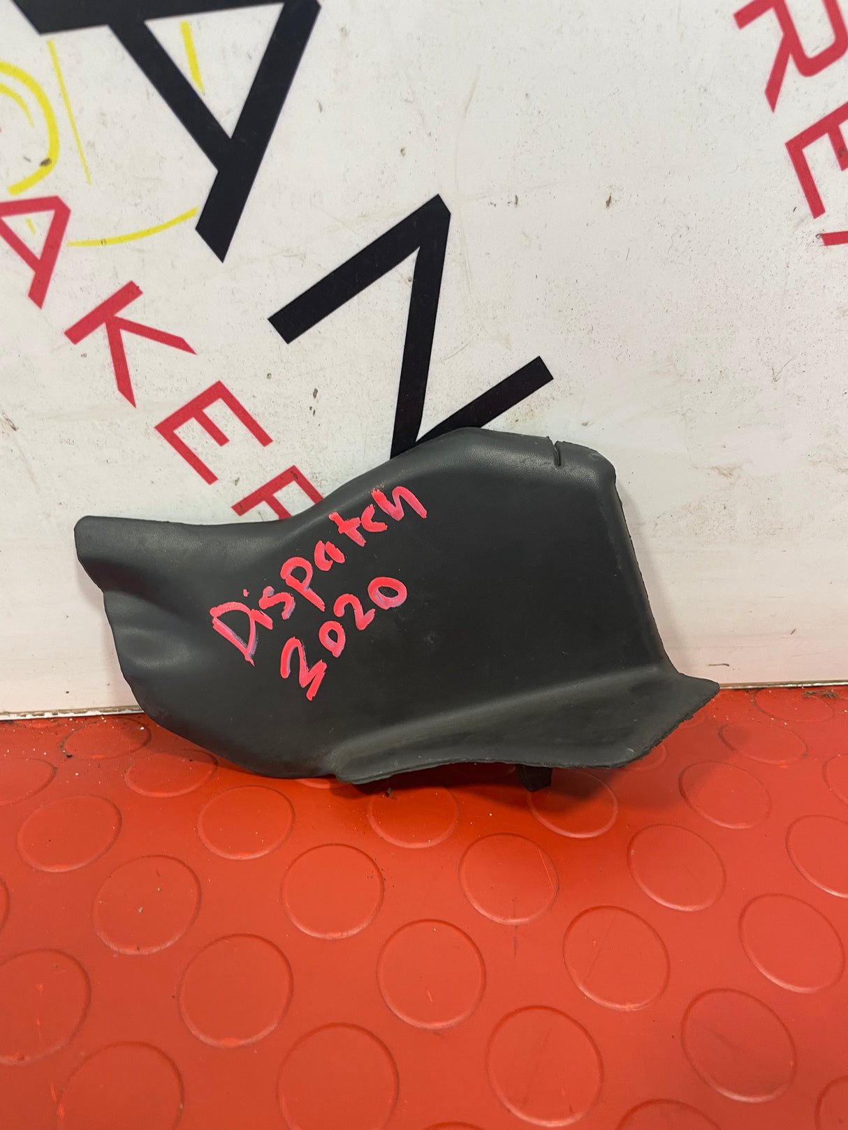Citroen Dispatch/ Peugeot Expert/ Toyota Proace/ Vauxhall Vivaro(19) FRONT WIPER COWL TRIM 2016-2023 P/N 9811019877