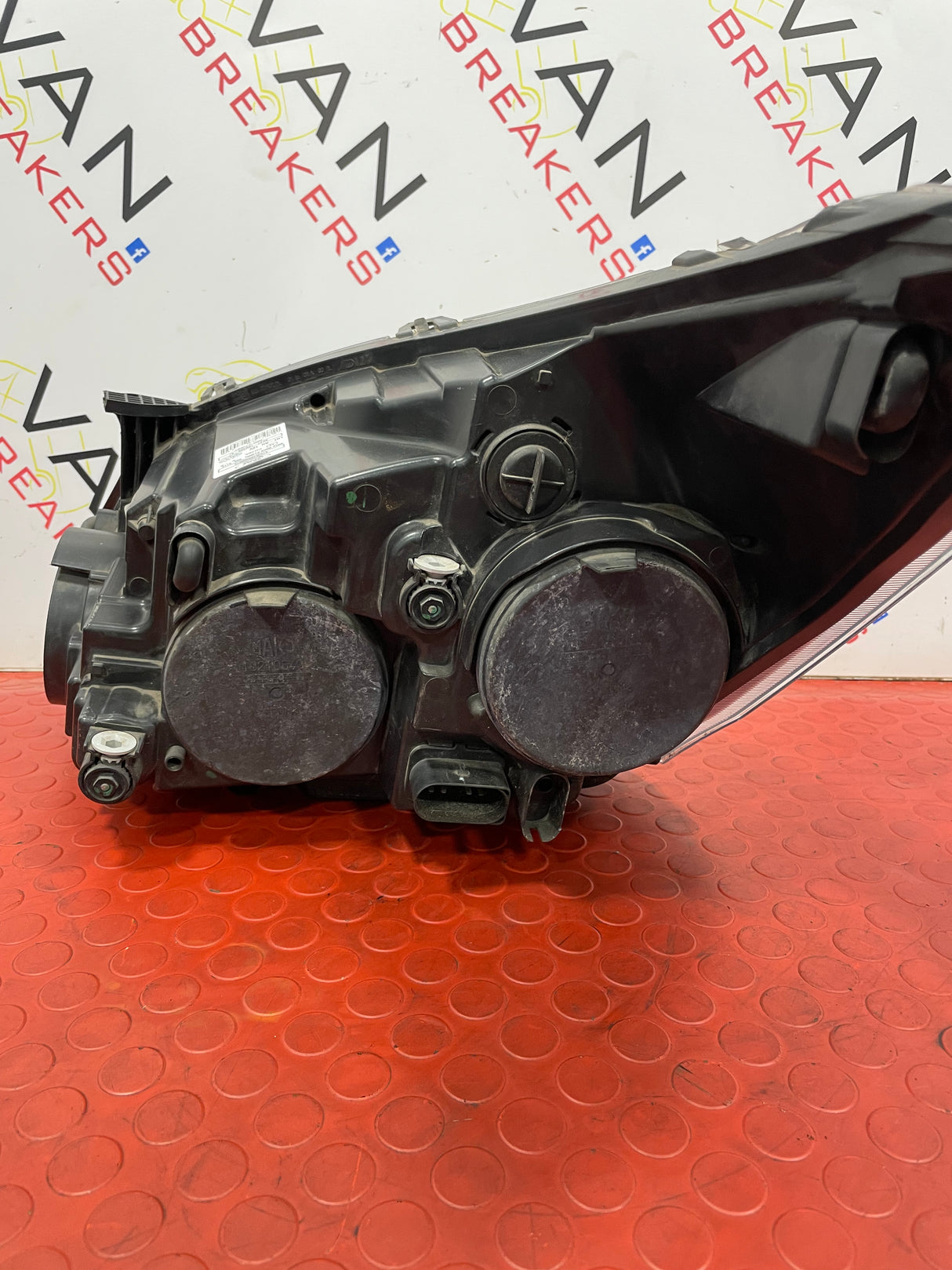 Ford Transit Custom HEADLIGHT DRIVER SIDE RH (BROKEN CLIP) 2013-2018 P/N BK2113W029AJ - 1