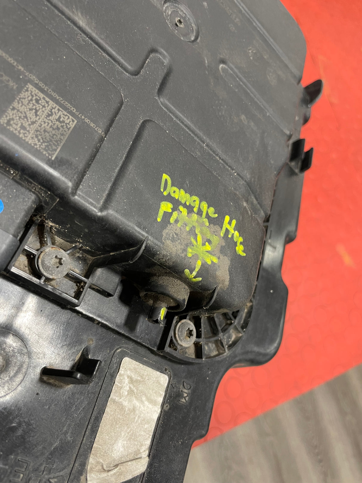 Citroen Berlingo/Peugeot Partner/Toyota Proace City/Vauxhall Combo ADBLUE TANK (Damage in Upper Hose Fitting Please see Photos) 2019-2024 P/N 9817601880 - 2