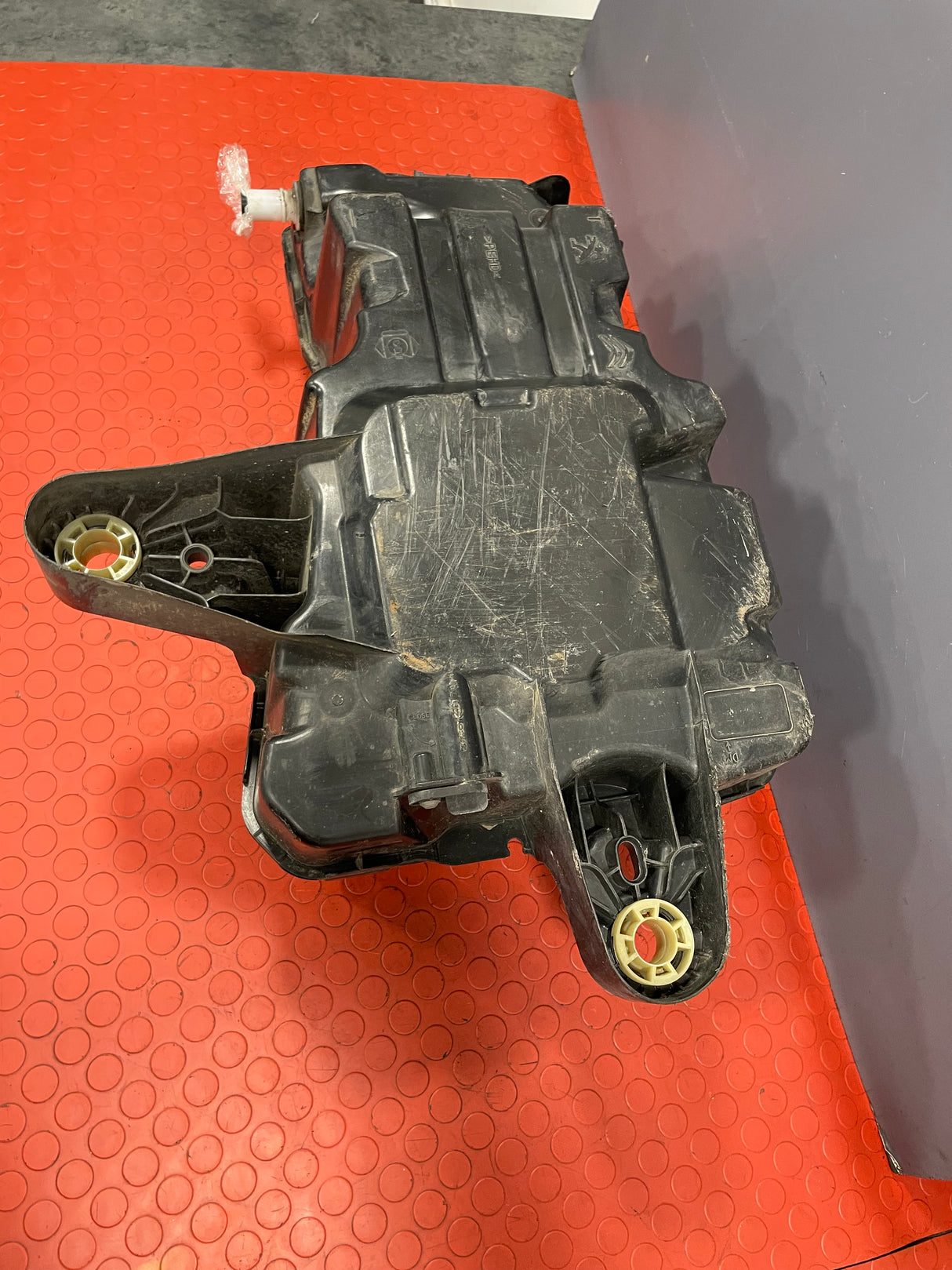 Citroen Berlingo/Peugeot Partner/Toyota Proace City/Vauxhall Combo ADBLUE TANK (Damage in Upper Hose Fitting Please see Photos) 2019-2024 P/N 9817601880 - 2