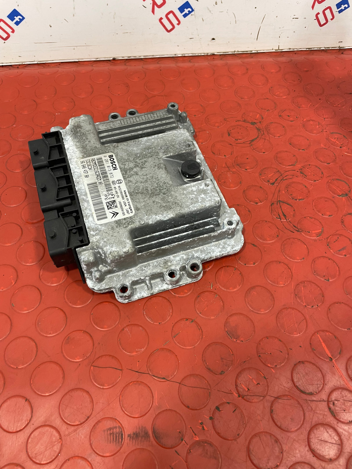 Citroen Peugeot ECU ENGINE CONTROLLER BOSCH 1.6L 2008 P/N 9653958980