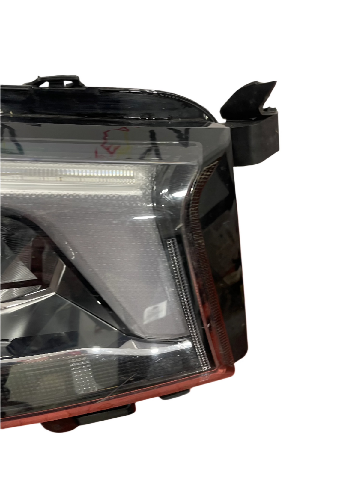 Maxus Deliver 9 2021 DRIVERSIDE HEADLIGHT (DAMAGED CLIPS) P/N C00076962