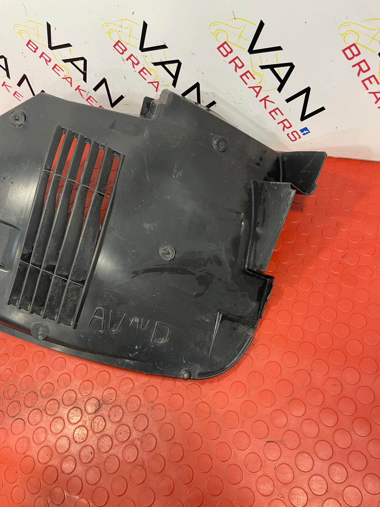 Renault Trafic Nissan NV300 FRONT RIGHT ARCH SPLASH GUARD 2014-2019 P/N 638449610R