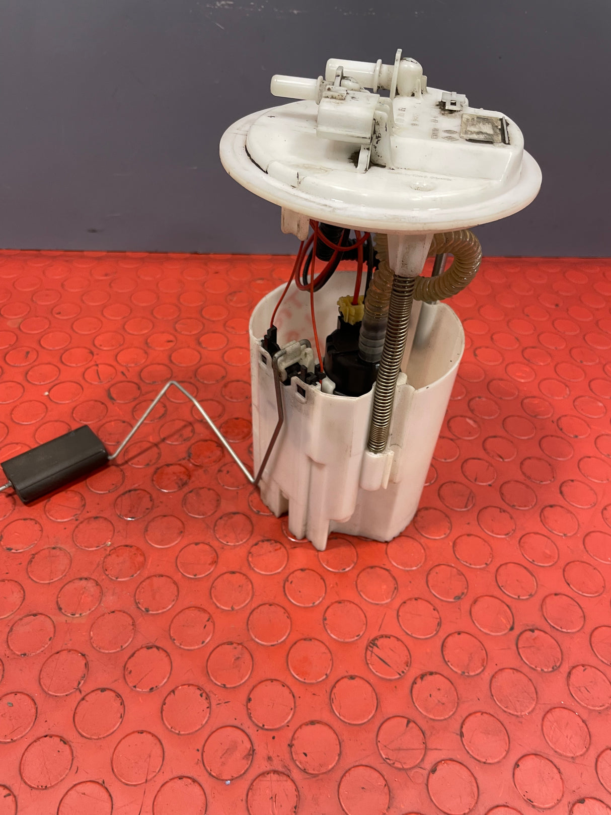 Renault Trafic/Vauxhall Vivaro/Nissan NV300 FUEL SENDING UNIT 1.6 FWD 2014-2019 P/N 172021036R - 1