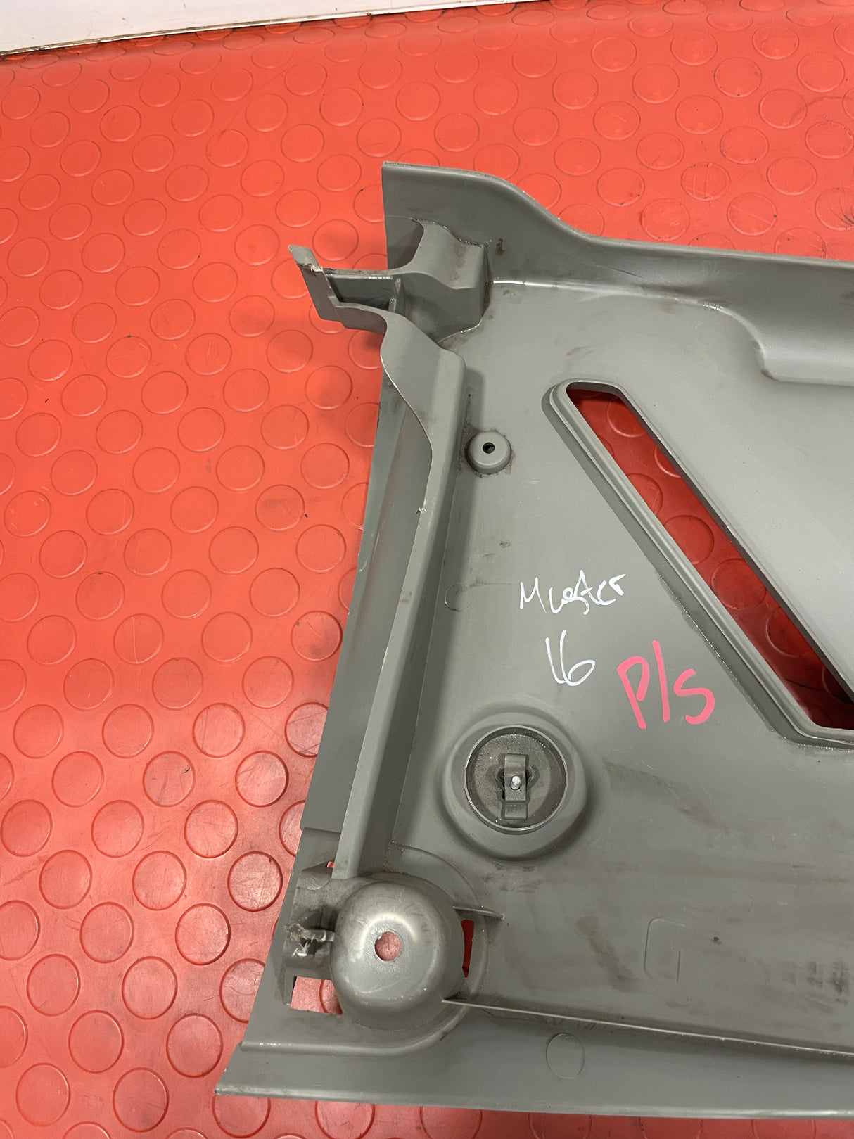 Renault HEADLINING SUN VISOR MOUNT P/N 969D72725R