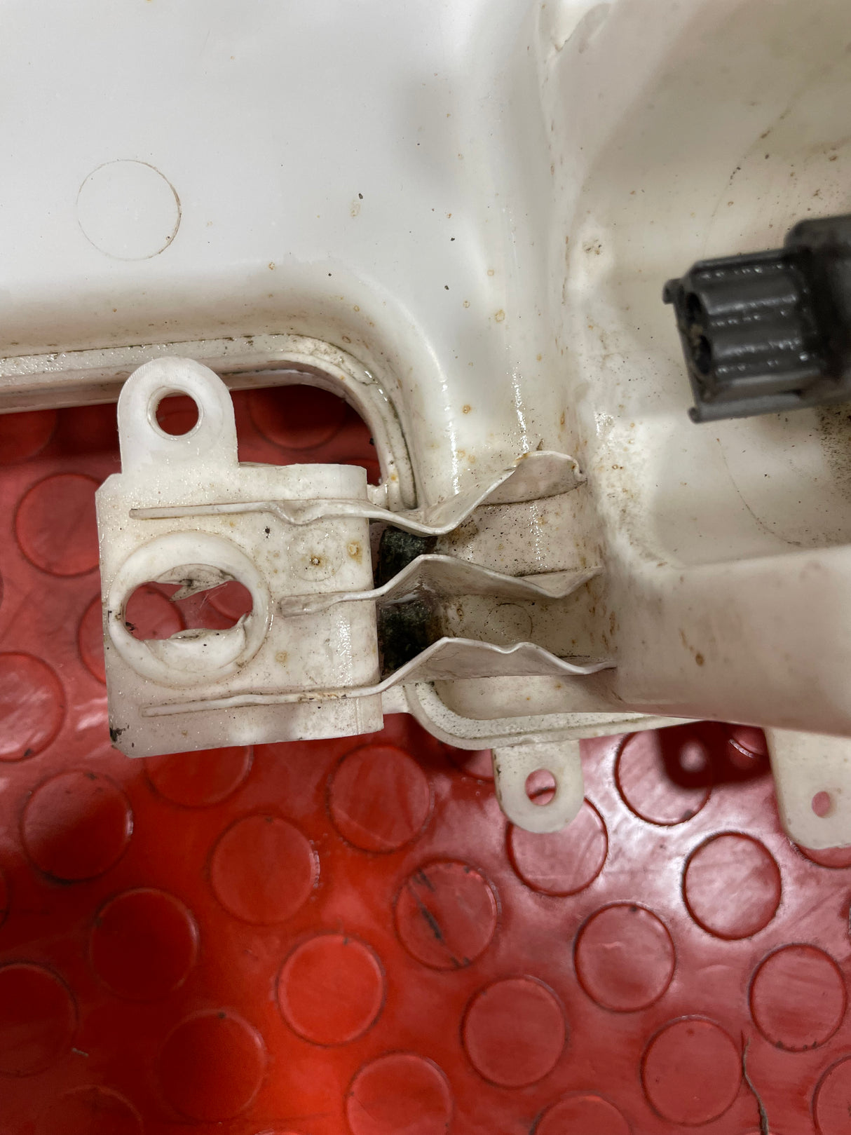 Ford Transit Mk8/ CUSTOM WINDSCREEN WASHER BOTTLE WITH PUMP (DAMAGED) 2013-2023 P/N BK2113C087A