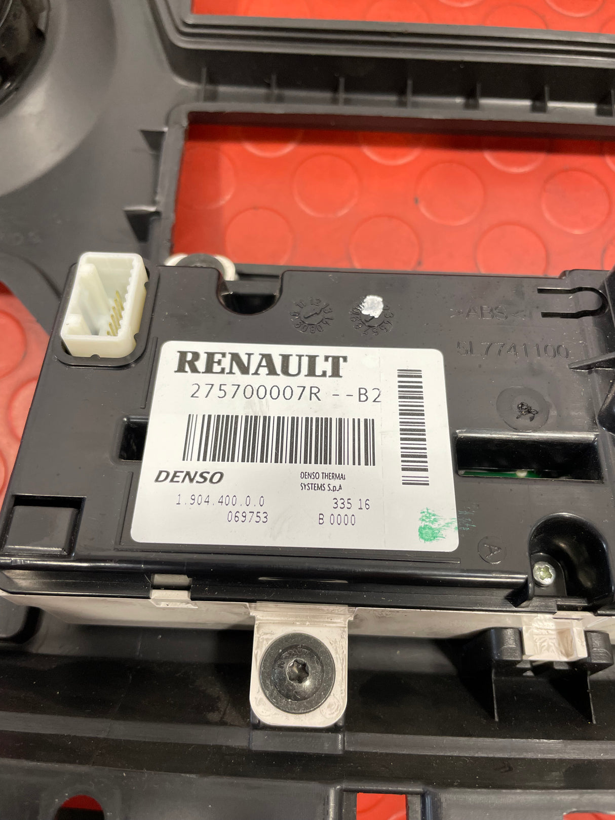 Renault Master DASHBOARD CENTRAL PANEL TRIM WITH VENTS AND CLIMATE CONTROLS 2018 P/N 682600025R