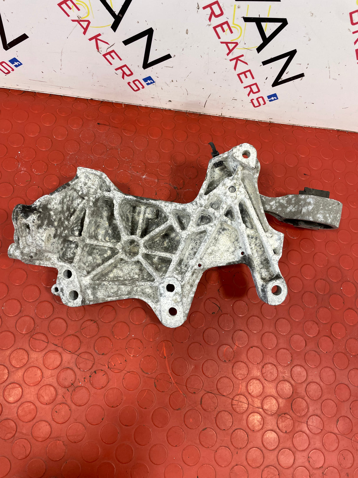 Renault Trafic Vauxhall Vivaro ENGINE SUPPORT WITH ENGINE MOUNT 1.6 P/N 112313054R