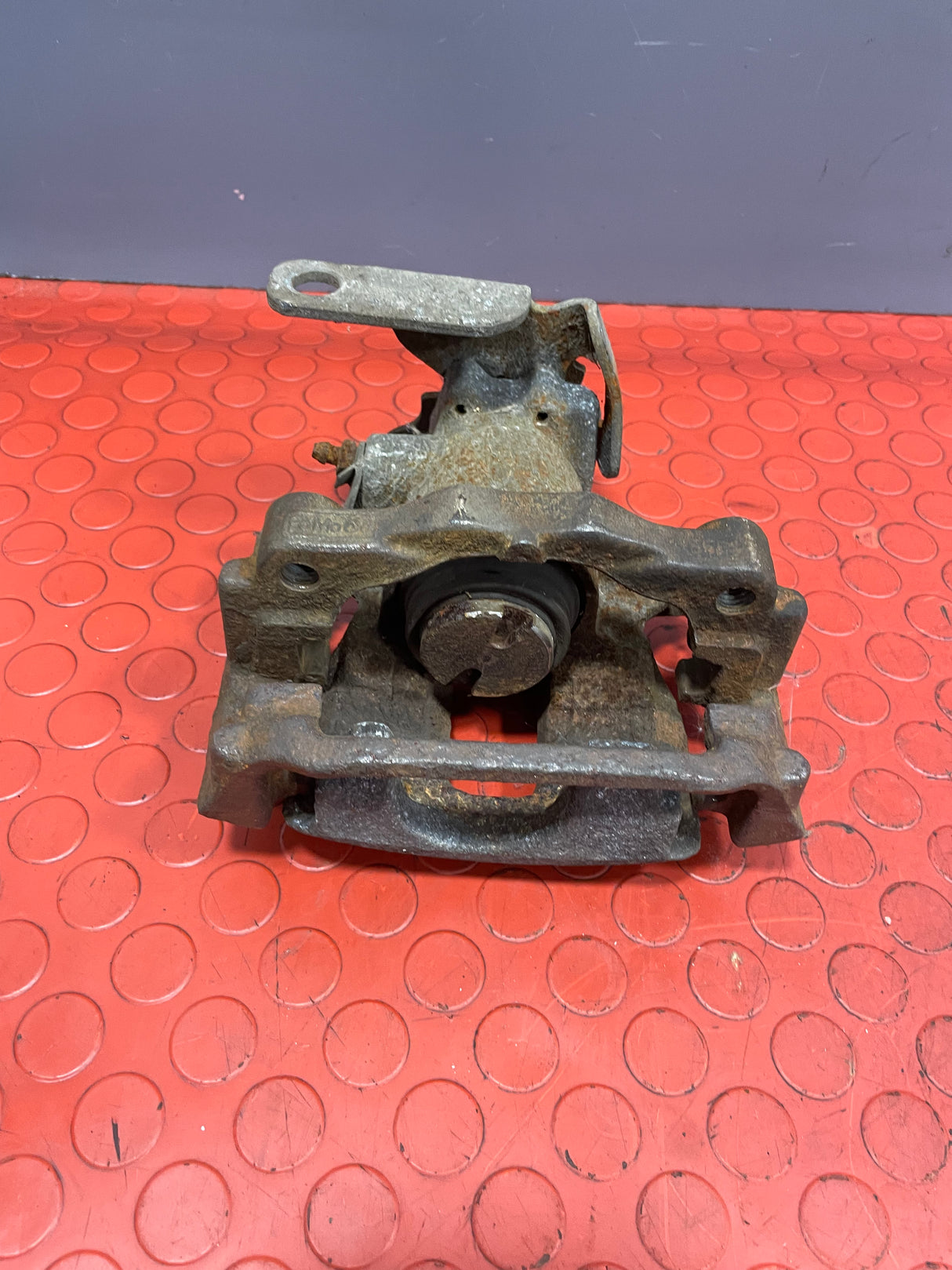 Ford Transit REAR BRAKE CALIPER Driver's Side MK7 2006-2014 P/N 6C112552AD - 1
