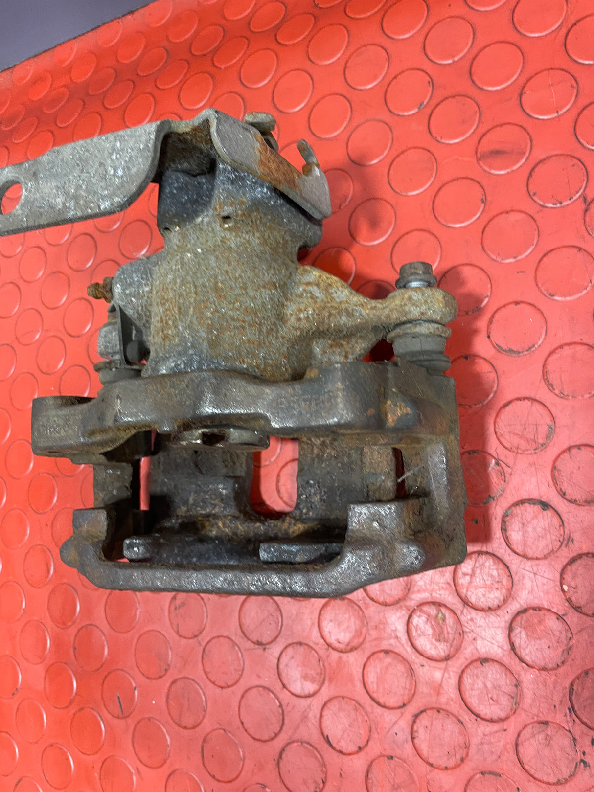 Ford Transit REAR BRAKE CALIPER Driver's Side MK7 2006-2014 P/N 6C112552AD - 1