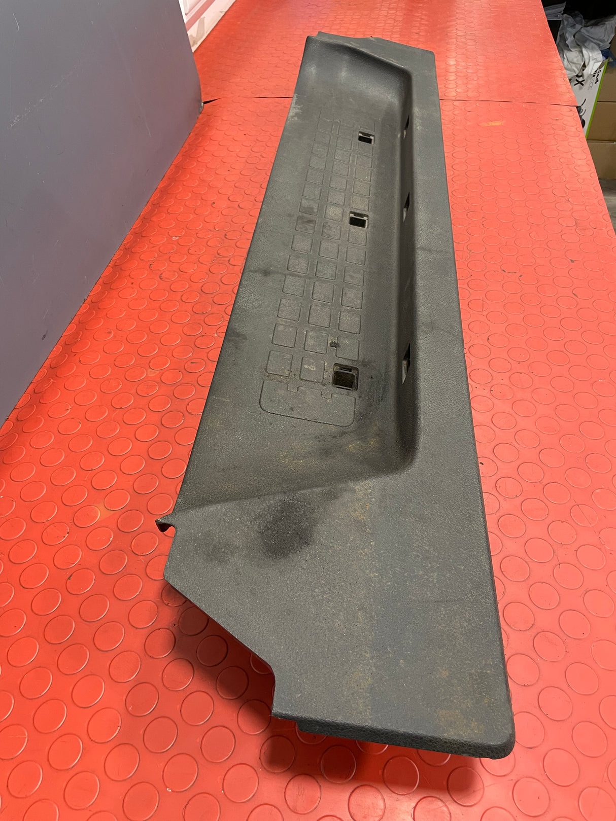 Vauxhall Vivaro/Citroen Dispatch/Peugeot Expert/Toyota Proace/Fiat Scudo SLIDING DOOR STEPBOARD TRIM Passenger's Side 2016-2024 P/N 9819870377 / 9808681977