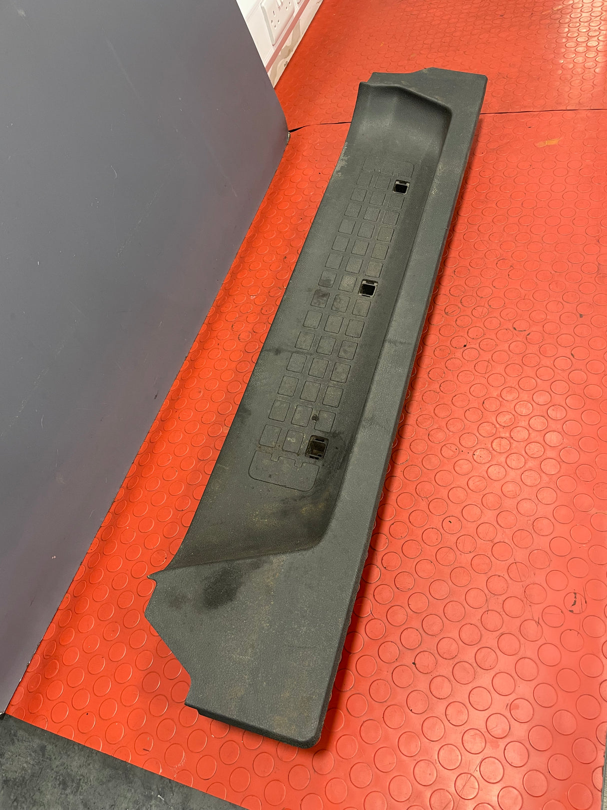 Vauxhall Vivaro/Citroen Dispatch/Peugeot Expert/Toyota Proace/Fiat Scudo SLIDING DOOR STEPBOARD TRIM Passenger's Side 2016-2024 P/N 9819870377 / 9808681977