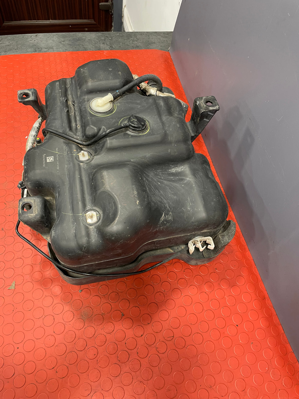 Vauxhall Vivaro/Renault Trafic/Nissan NV300 ADBLUE TANK 1.6 2014-2019 P/N 172A21178R - 1