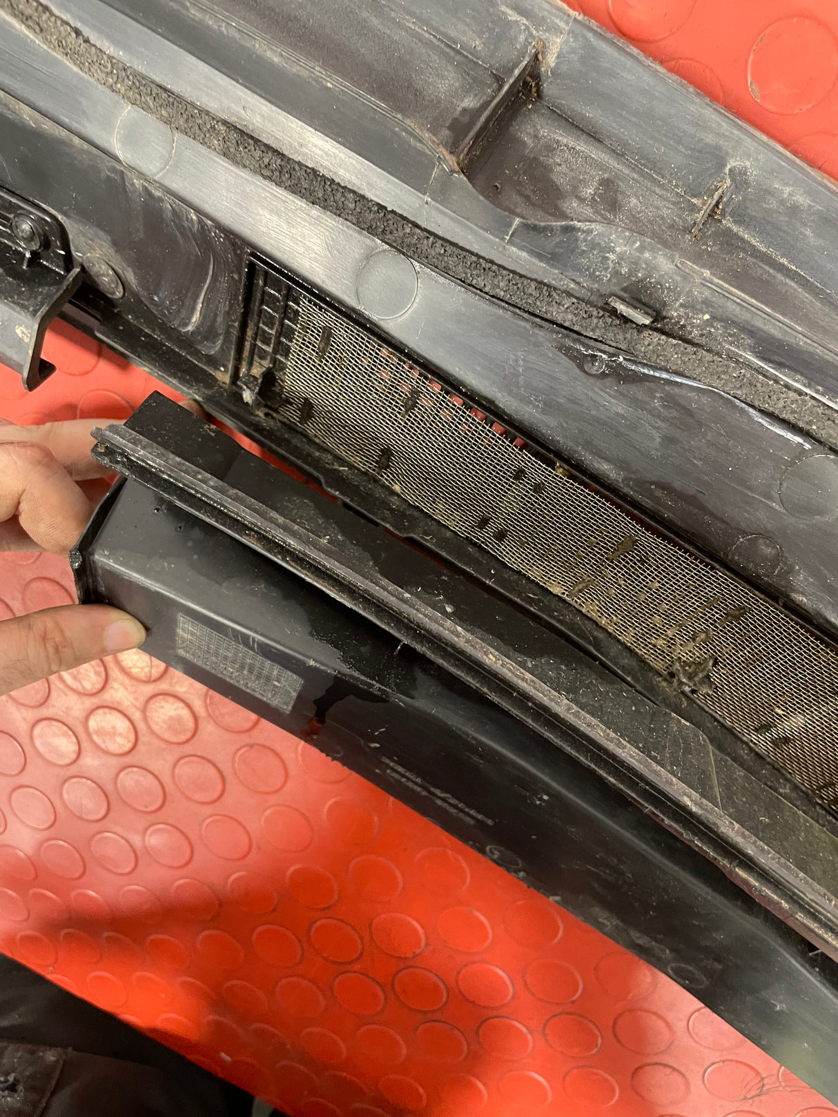 Toyota Hilux WIPER MOLDING SCUTTLE PANEL P/N 557810K250
