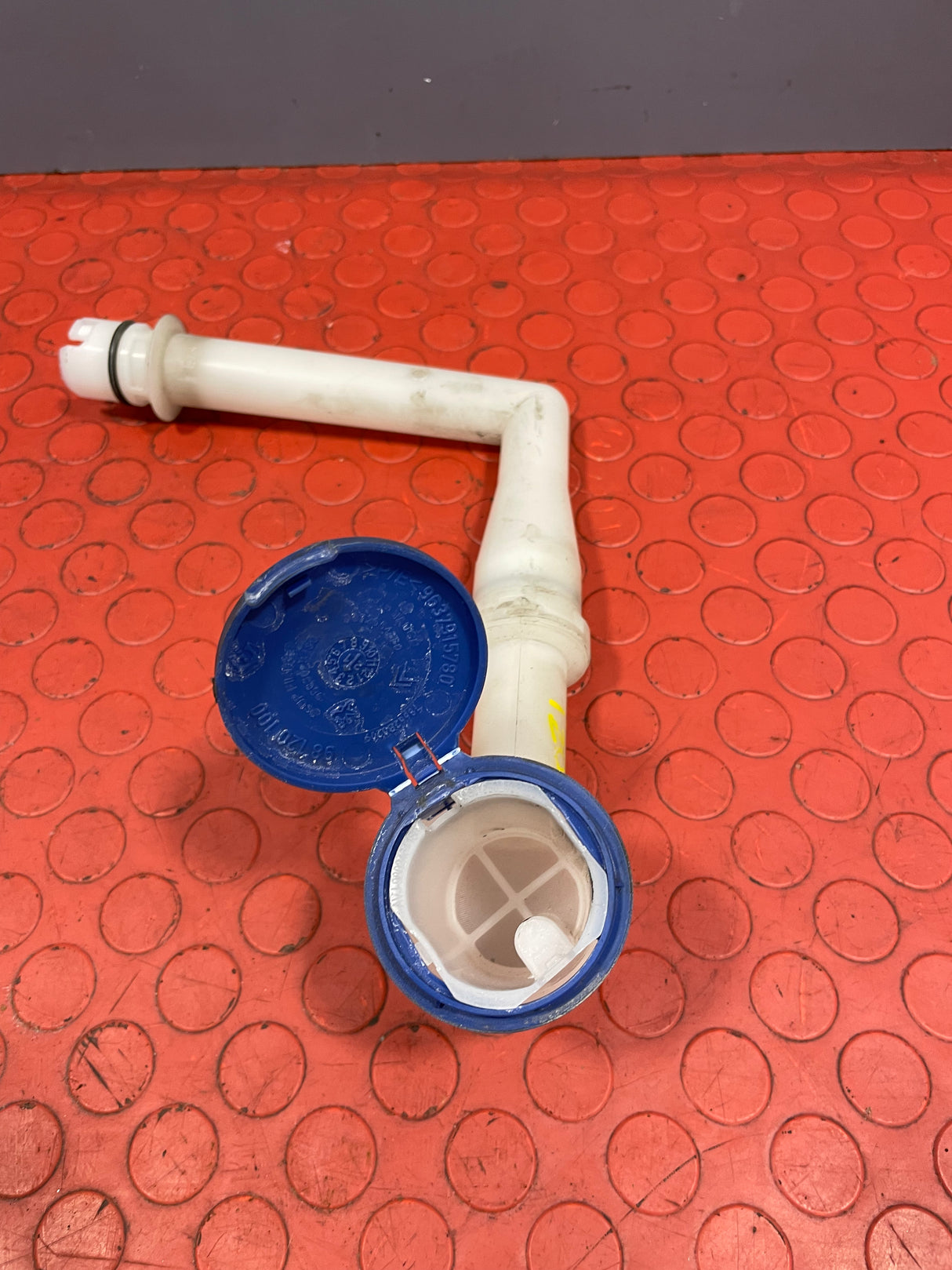 Citroen Berlingo/Peugeot Partner/Vauxhall Combo/Toyota Proace City WINDSCREEN WASHER FILLER PIPE w/ CAP 2019-2024 P/N 9816645880