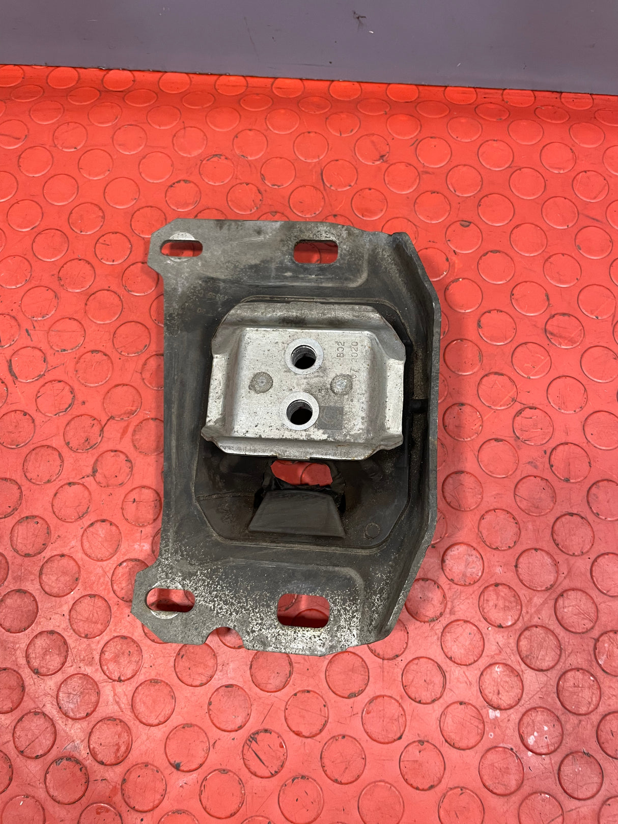 Vauxhall Vivaro/Citroen Berlingo/Dispatch/Peugeot Partner/Expert/Toyota Proace/Fiat Scudo GEARBOX MOUNT/TRANSMISSION MOUNT 2016-2024 P/N 9807420980 - 1
