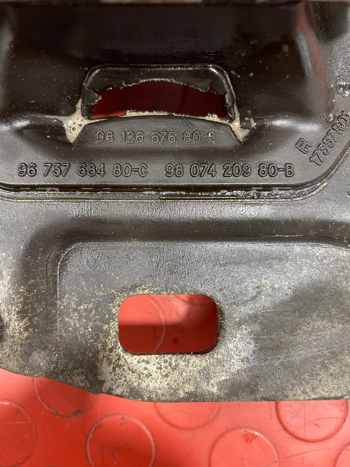 Vauxhall Vivaro/Citroen Berlingo/Dispatch/Peugeot Partner/Expert/Toyota Proace/Fiat Scudo GEARBOX MOUNT/TRANSMISSION MOUNT 2016-2024 P/N 9807420980 - 1