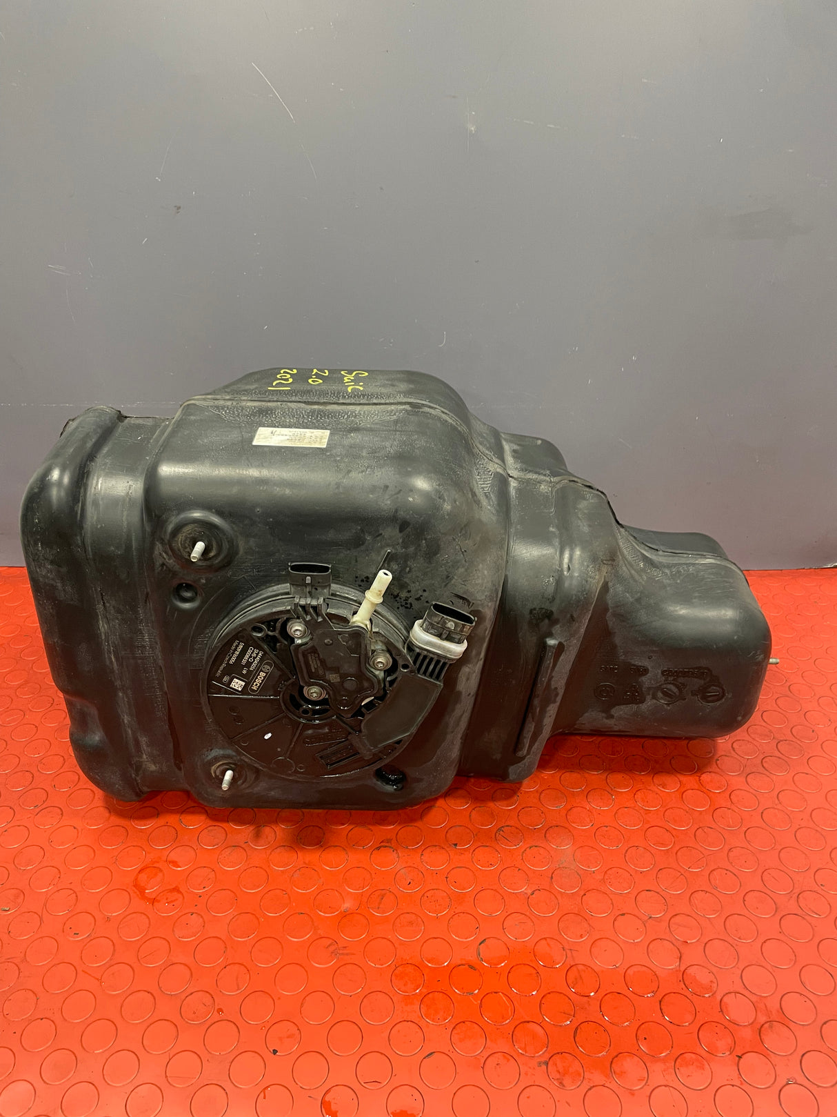 Saic Maxus Deliver 9 ADBLUE TANK WITH PUMP (4 Pin and 5 Pin plug) 2.0 TD 2021 P/N C00079649 / C00088301