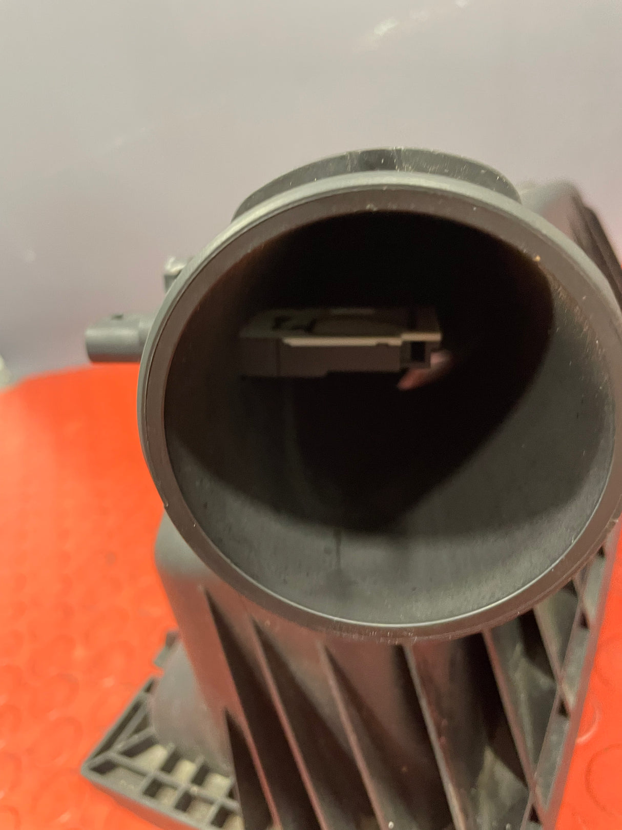 Saic Maxus Deliver 9 AIR INTAKE W/ TOP AIRBOX COVER & MAF SENSOR (4 Pin) 2.0 TD 2021-2024 P/N A2C99628200