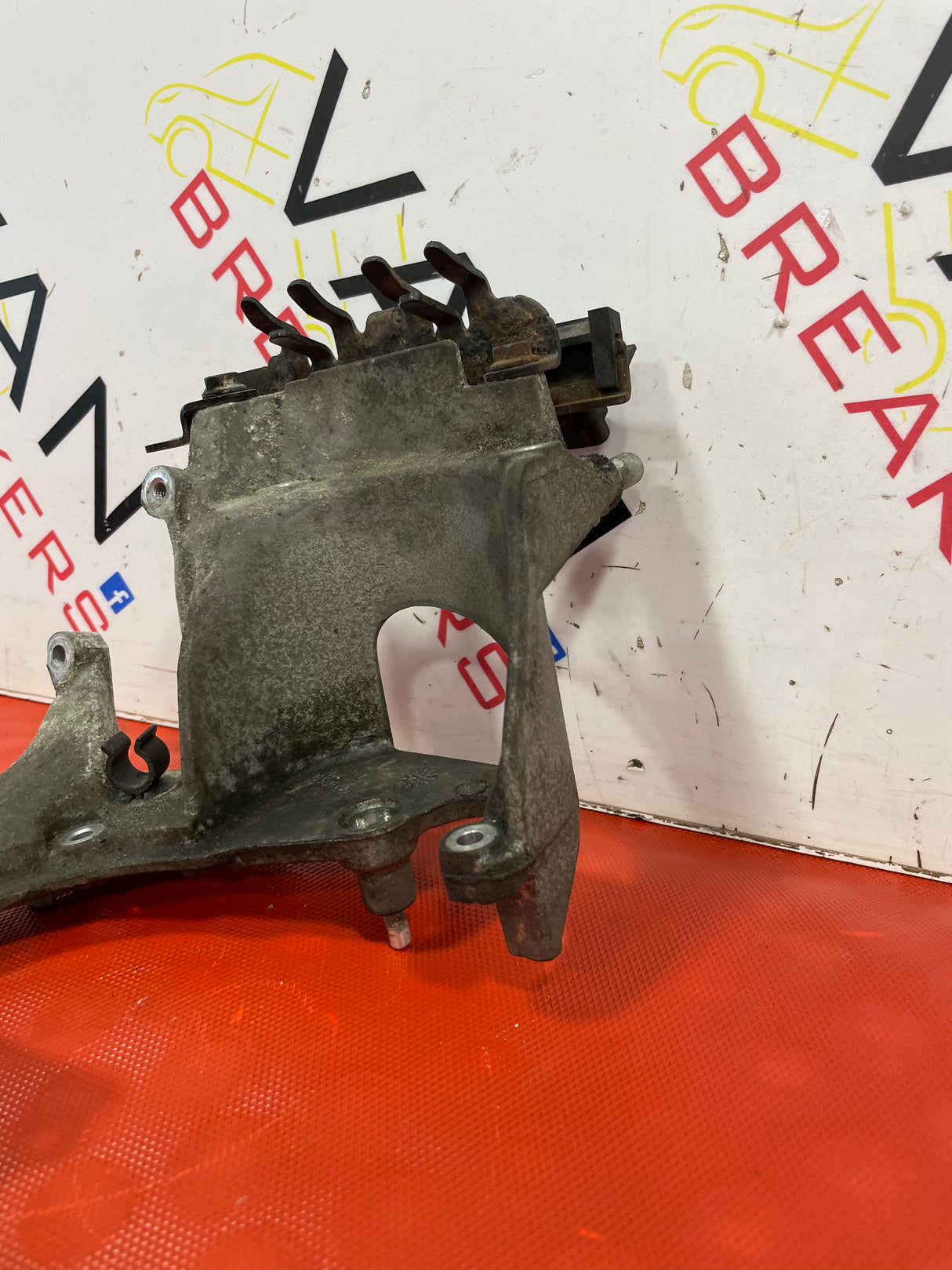 Peugeot Partner,208,308,3008,508/Citroen Berlingo,C4 FUEL PUMP BRACKET 1.6 2014 P/N 9672309580