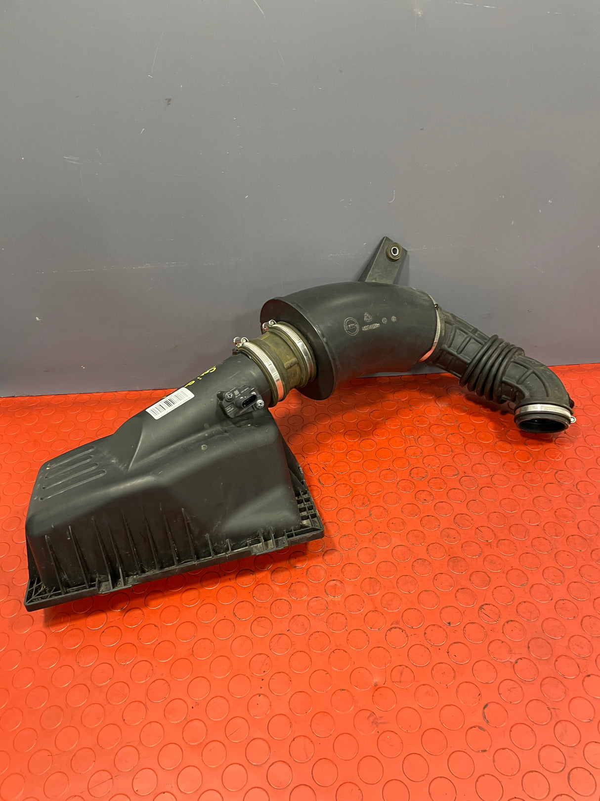 Saic Maxus Deliver 9 AIR INTAKE W/ TOP AIRBOX COVER & MAF SENSOR (4 Pin) 2.0 TD 2021-2024 P/N A2C99628200