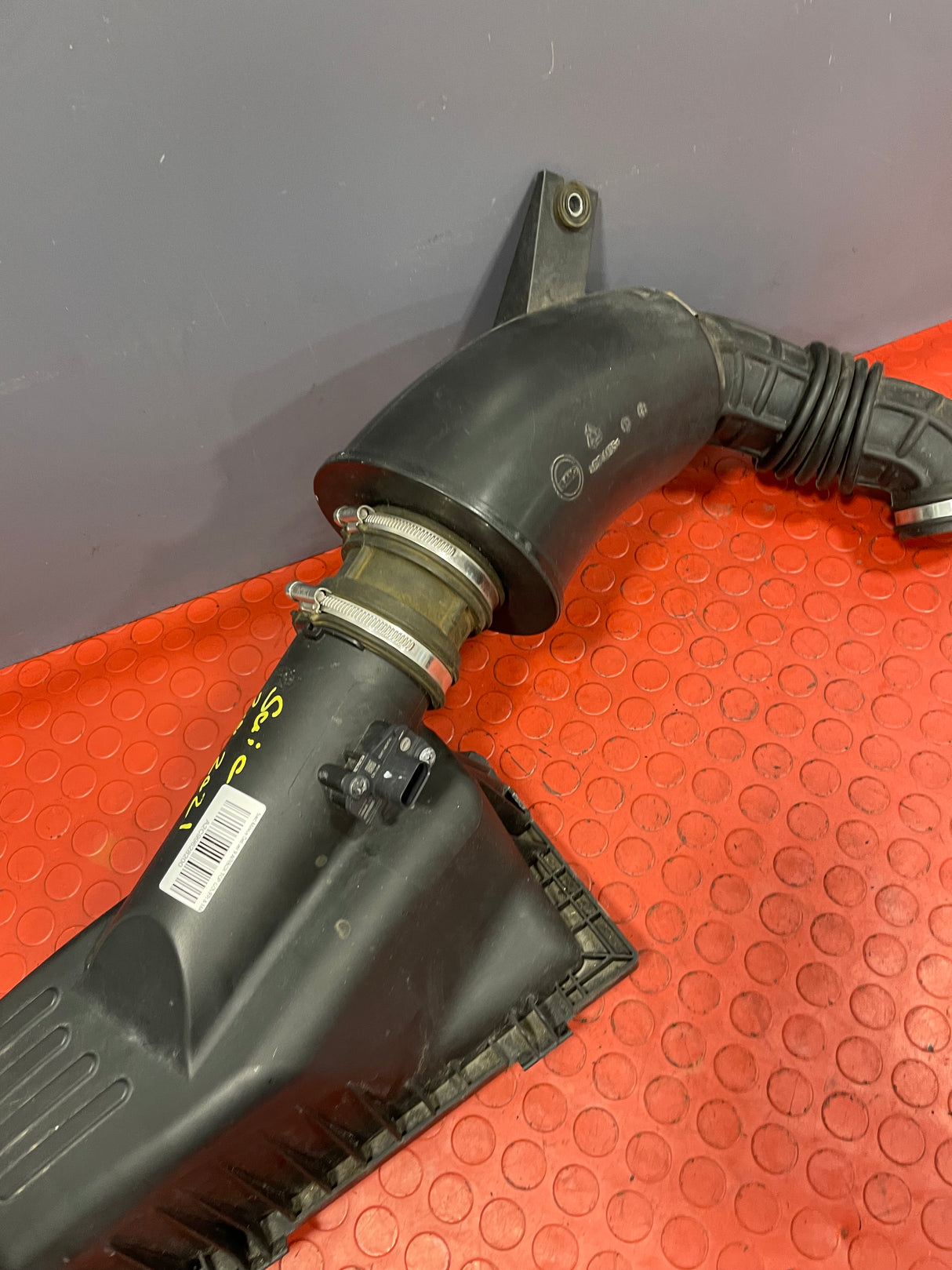 Saic Maxus Deliver 9 AIR INTAKE W/ TOP AIRBOX COVER & MAF SENSOR (4 Pin) 2.0 TD 2021-2024 P/N A2C99628200