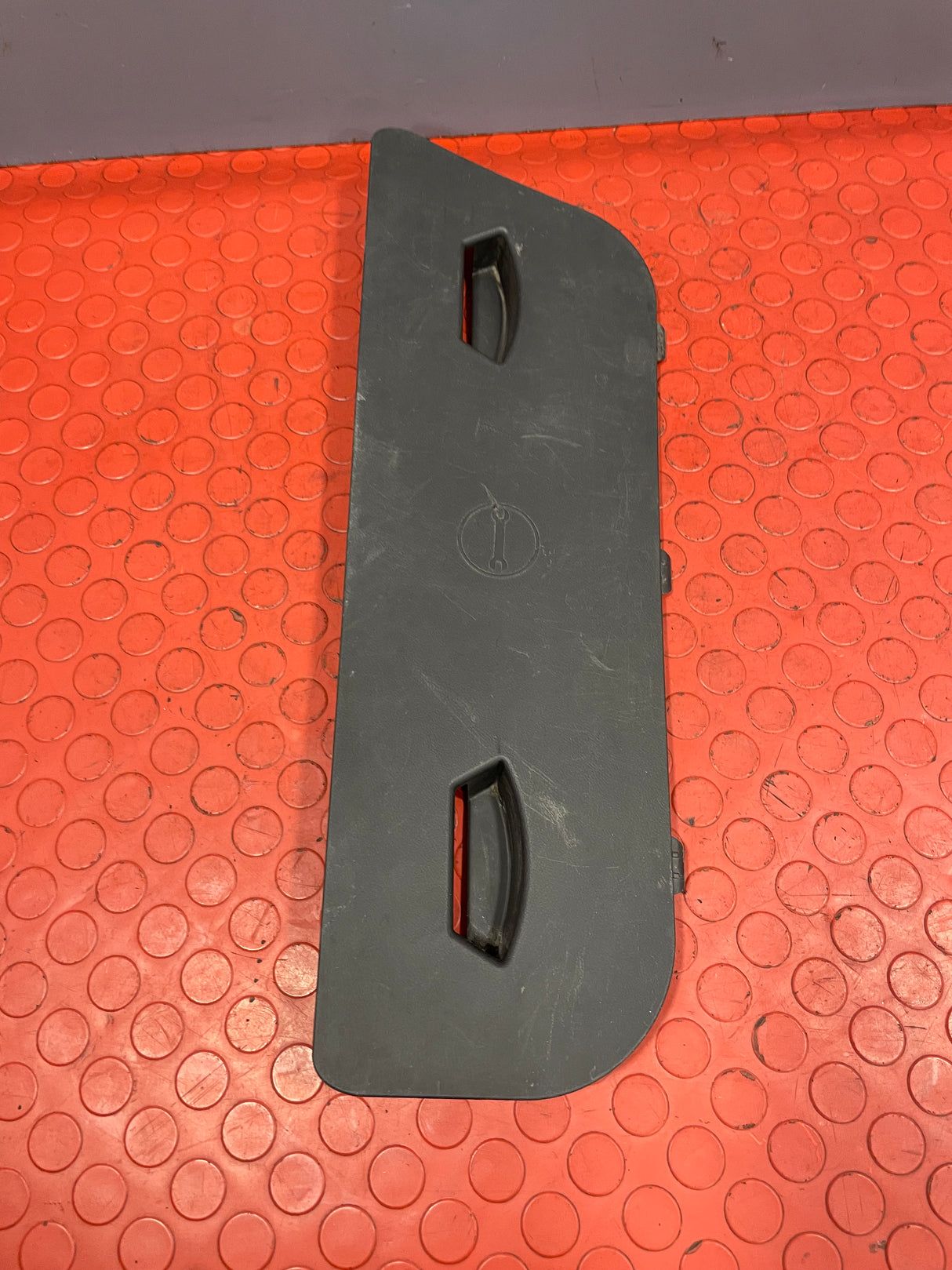 Saic Maxus Deliver 9 TOOL BOX COVER TRIM 2.0 2021-2024 P/N C00141889