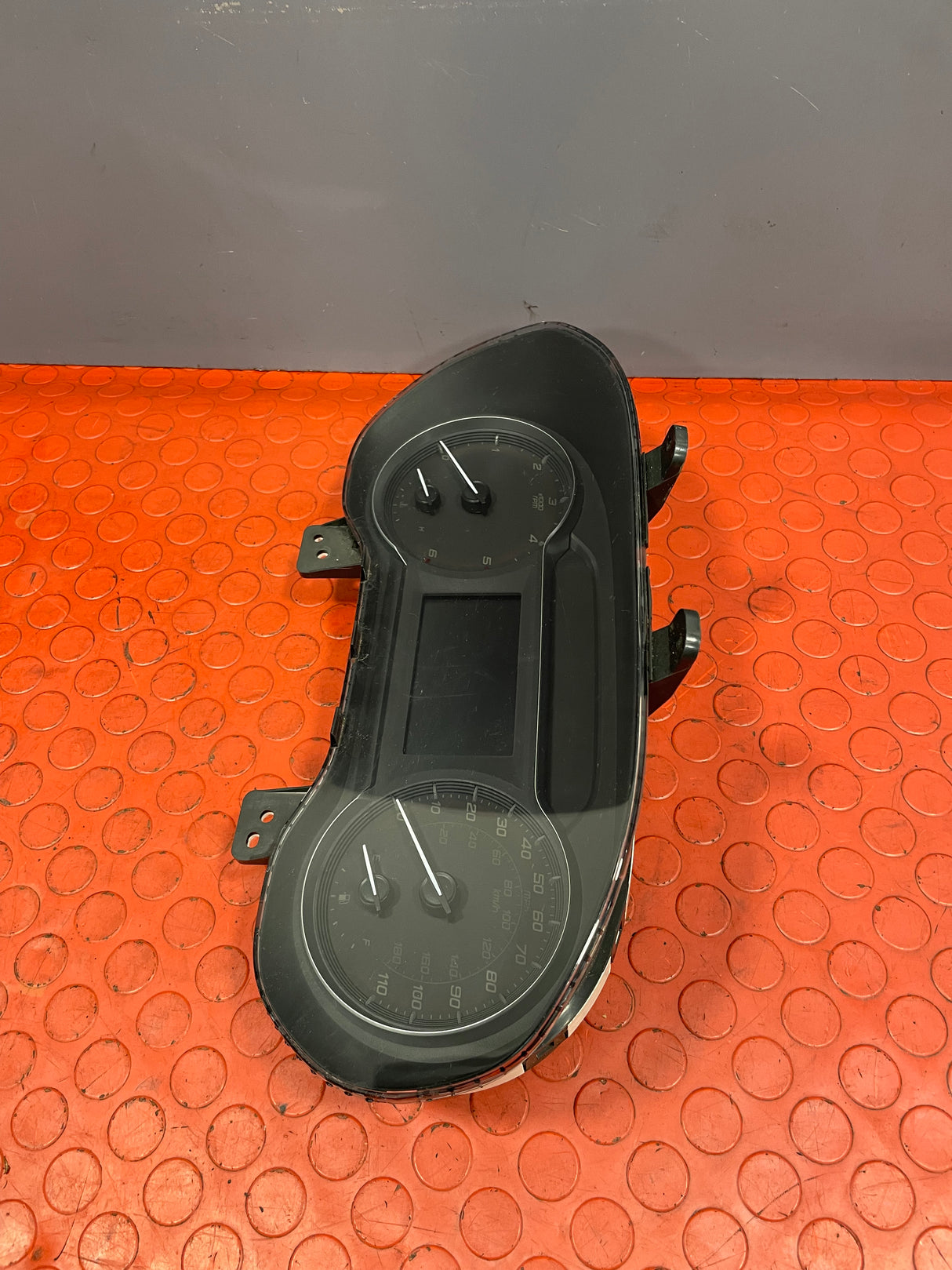 Saic Maxus Deliver 9 SPEEDOMETER / INSTRUMENT CLUSTER PANEL 2.0 2021-2024 P/N C00099528