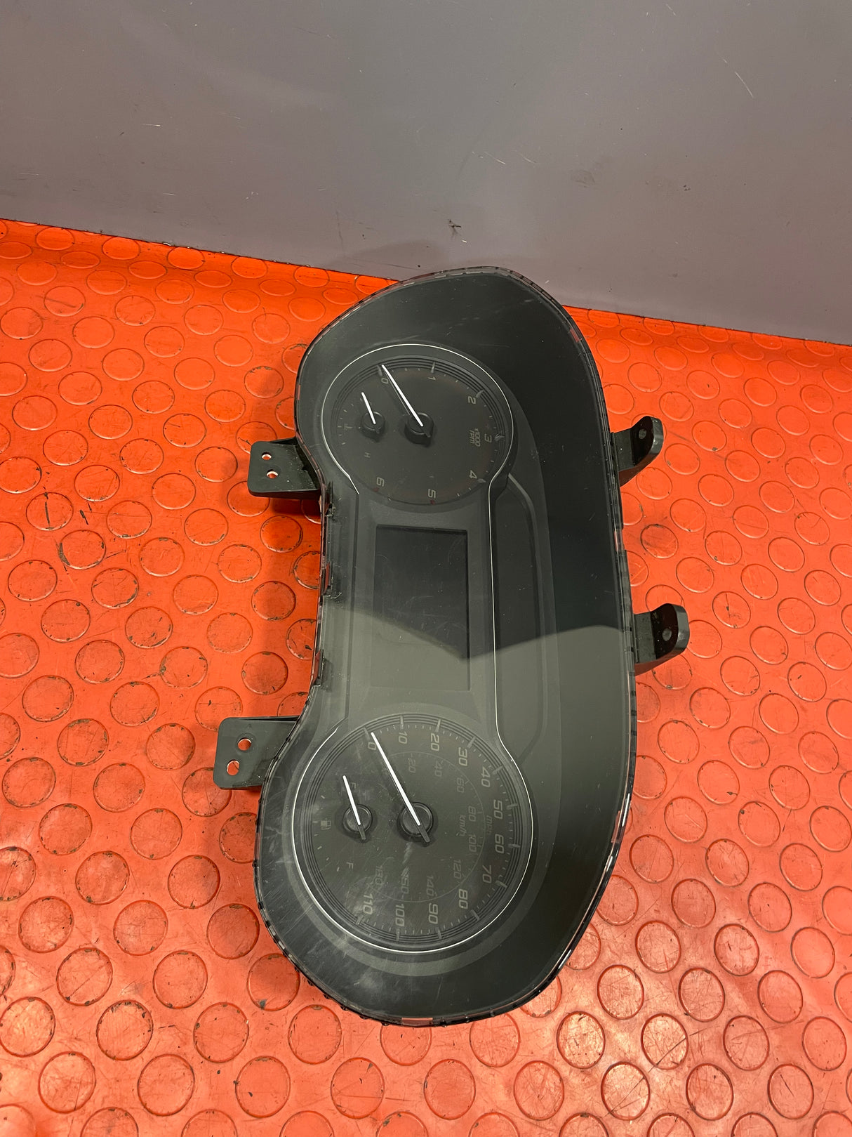 Saic Maxus Deliver 9 SPEEDOMETER / INSTRUMENT CLUSTER PANEL 2.0 2021-2024 P/N C00099528