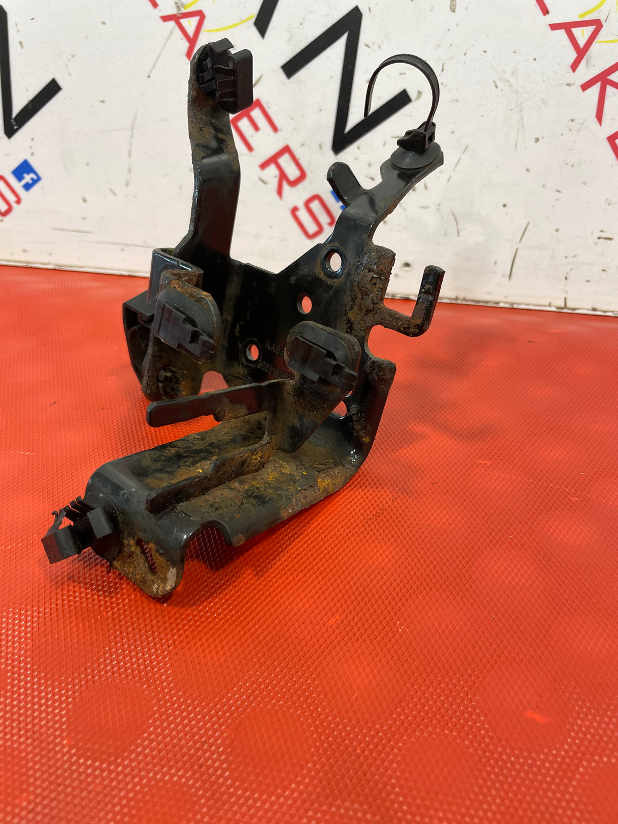 Peugeot Partner/Citroen Berlingo ENGINE WIRING MOUNT P/N 9665162580
