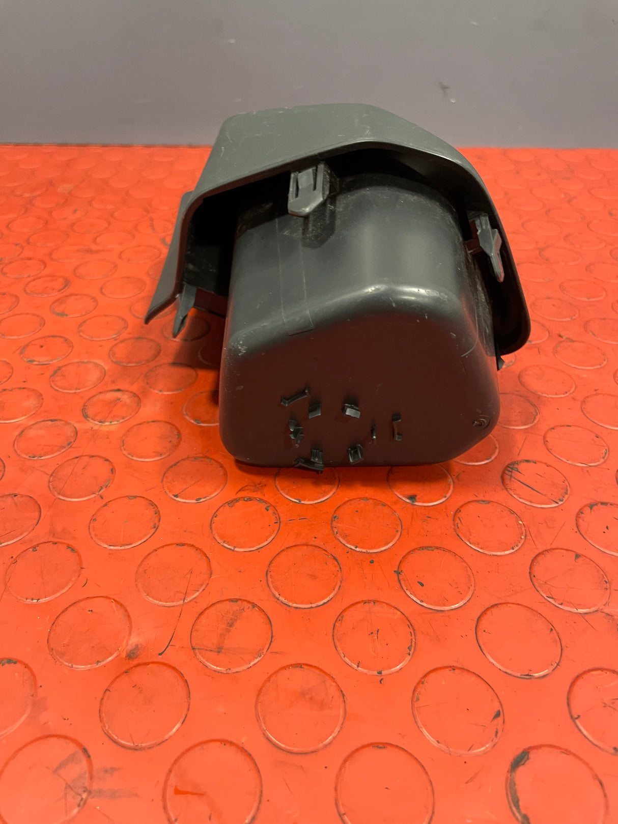 Saic Maxus Deliver 9 DASHBOARD CUP HOLDER LEFT SIDE 2.0 2021-2024 P/N C00118100