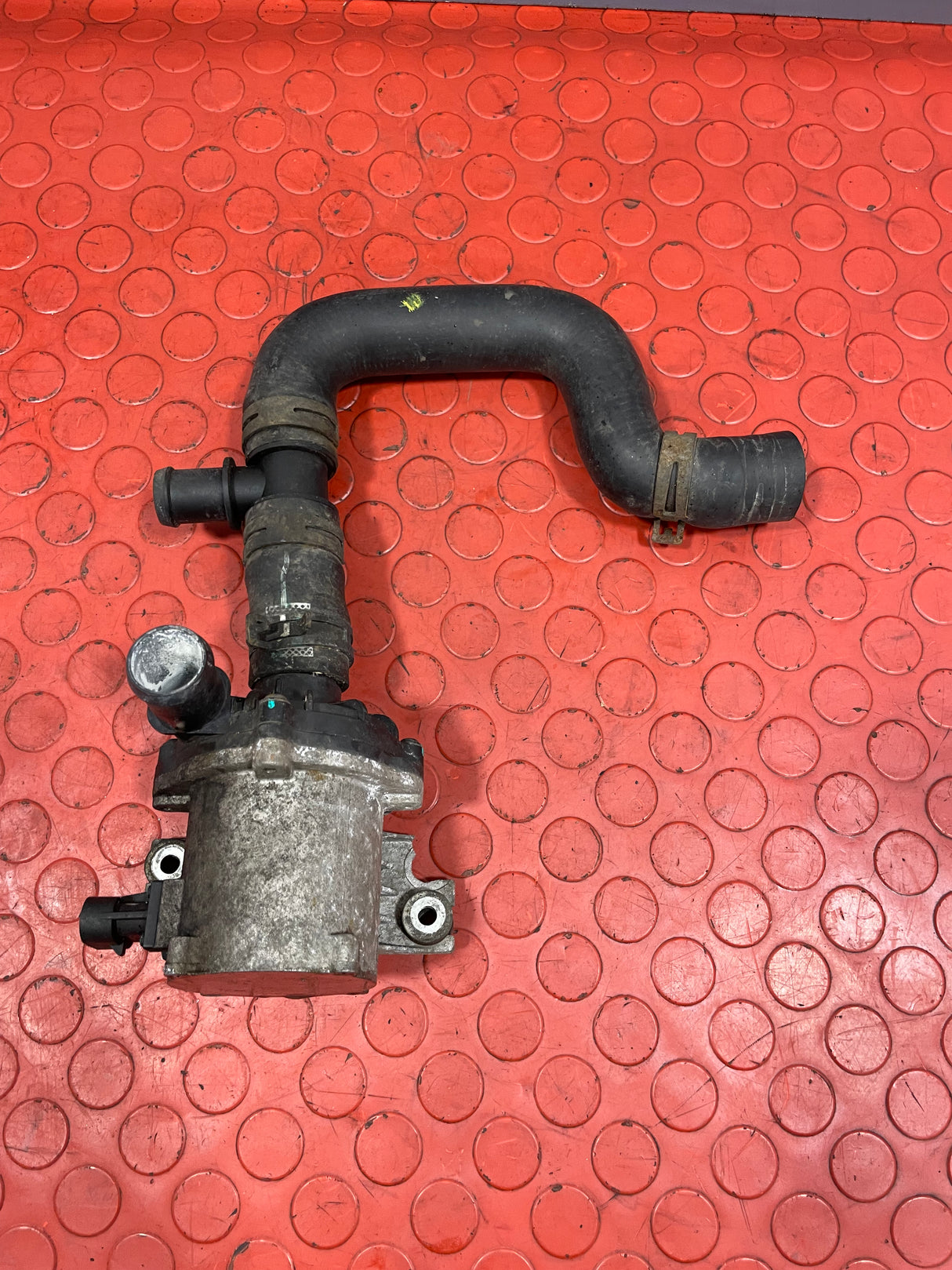 Saic Maxus Deliver 9 ELECTRIC COOLANT PUMP/WATER PUMP WITH HOSE (3 Pin) 2.0 2021-2024 P/N C00074835 / C00075385
