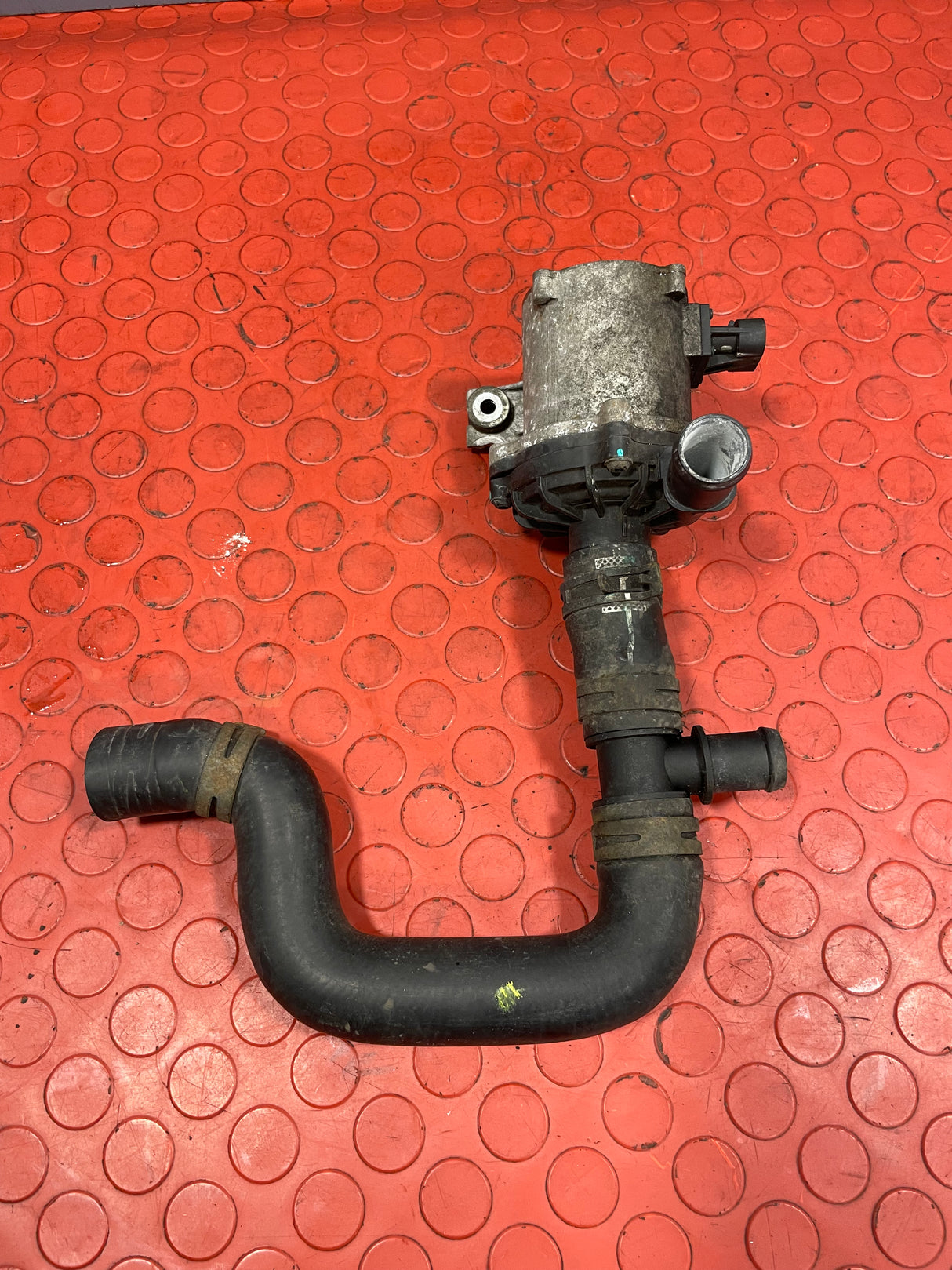 Saic Maxus Deliver 9 ELECTRIC COOLANT PUMP/WATER PUMP WITH HOSE (3 Pin) 2.0 2021-2024 P/N C00074835 / C00075385