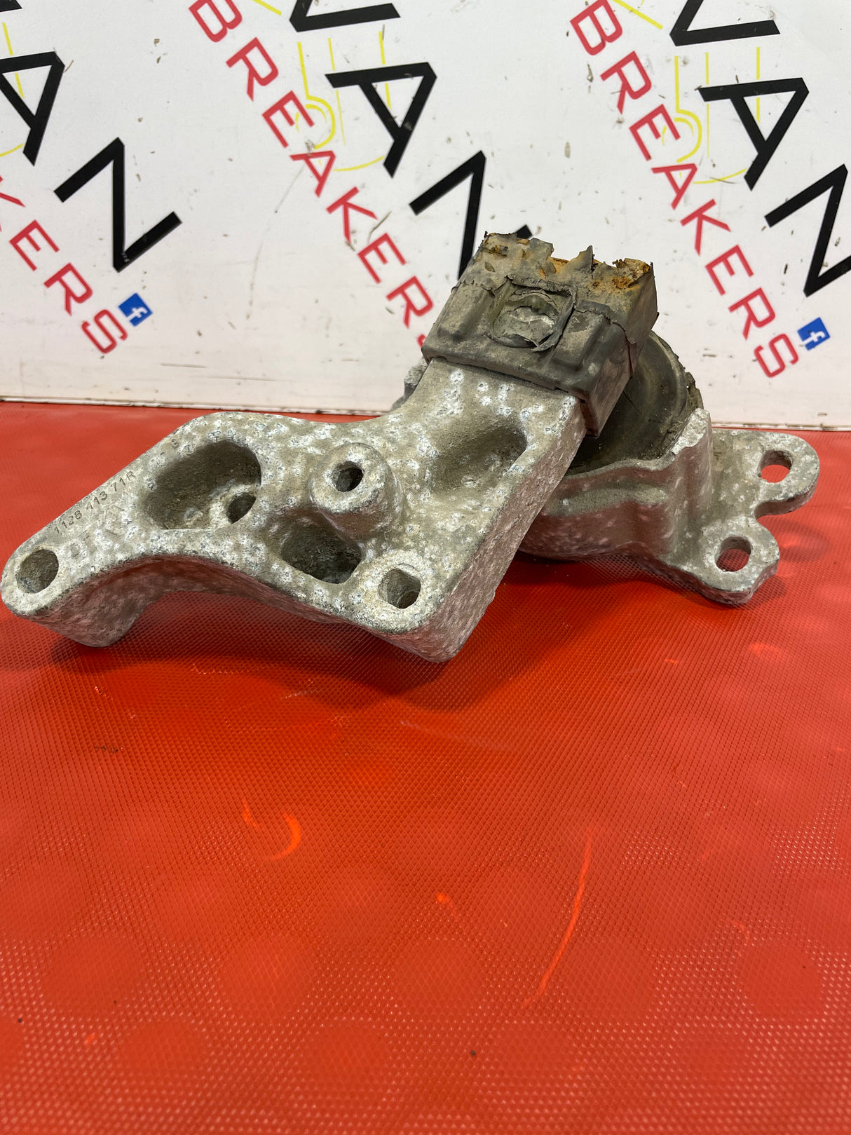 Renault ENGINE MOUNT P/N 112841371R