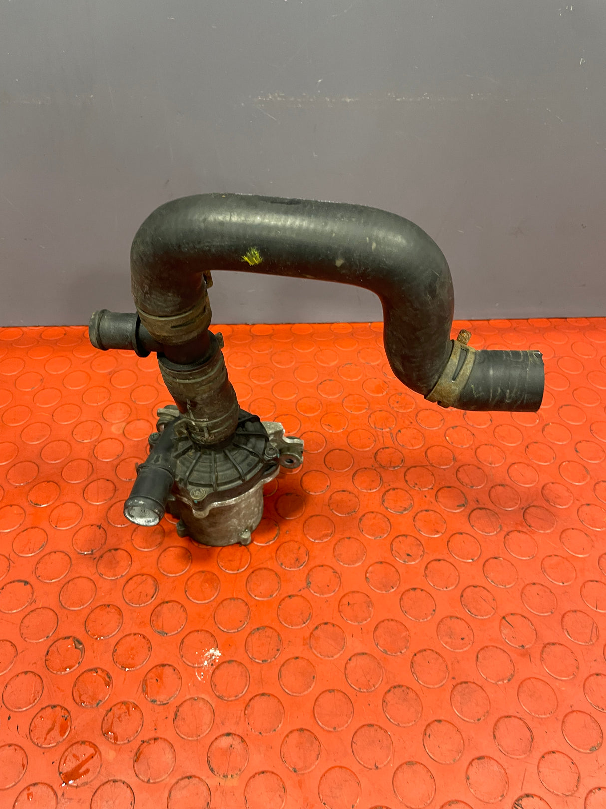 Saic Maxus Deliver 9 ELECTRIC COOLANT PUMP/WATER PUMP WITH HOSE (3 Pin) 2.0 2021-2024 P/N C00074835 / C00075385