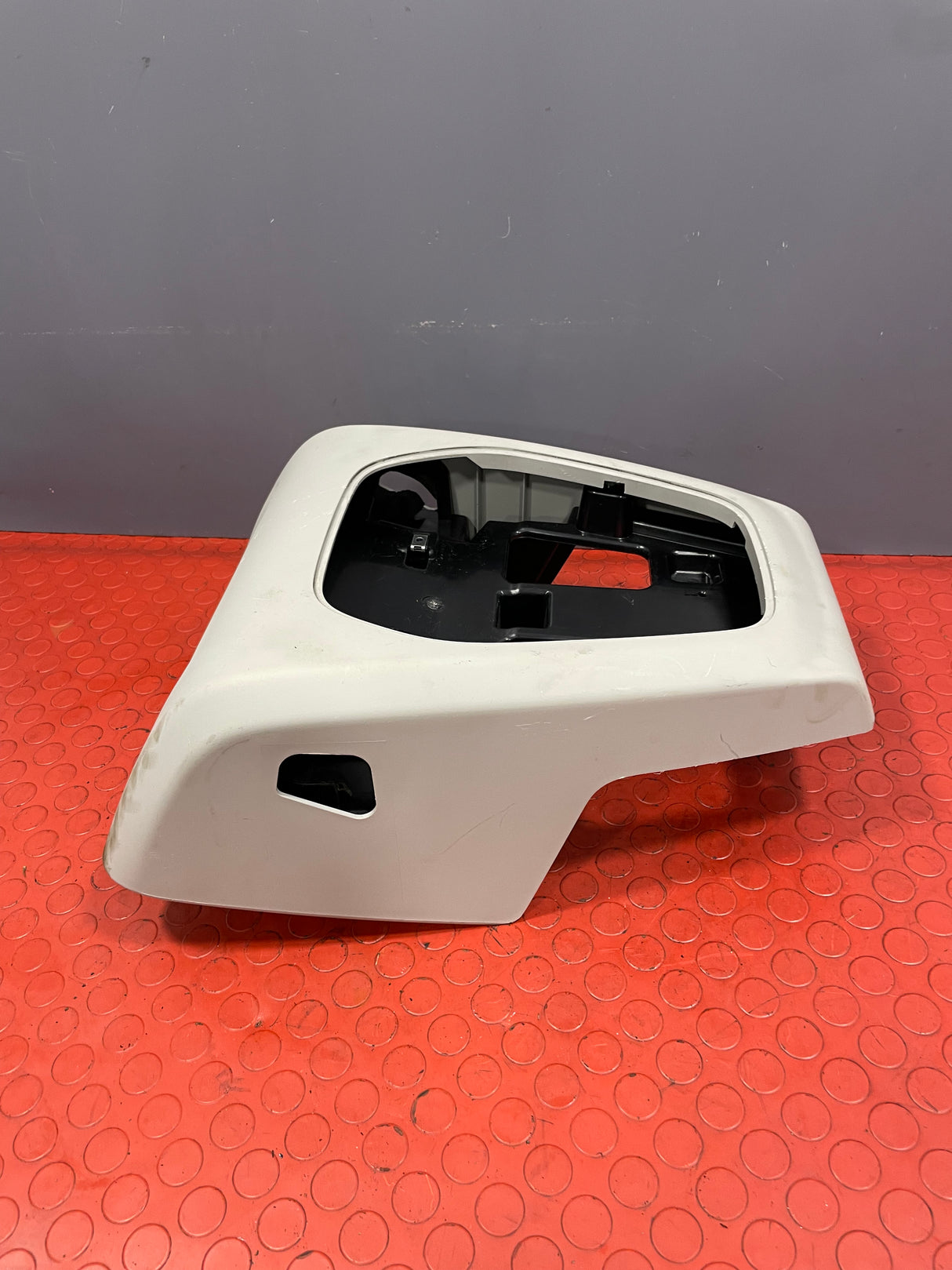 Saic Maxus Deliver 9 CENTER CEILING LIGHT HOUSING 2.0 2021-2024 P/N C00144873