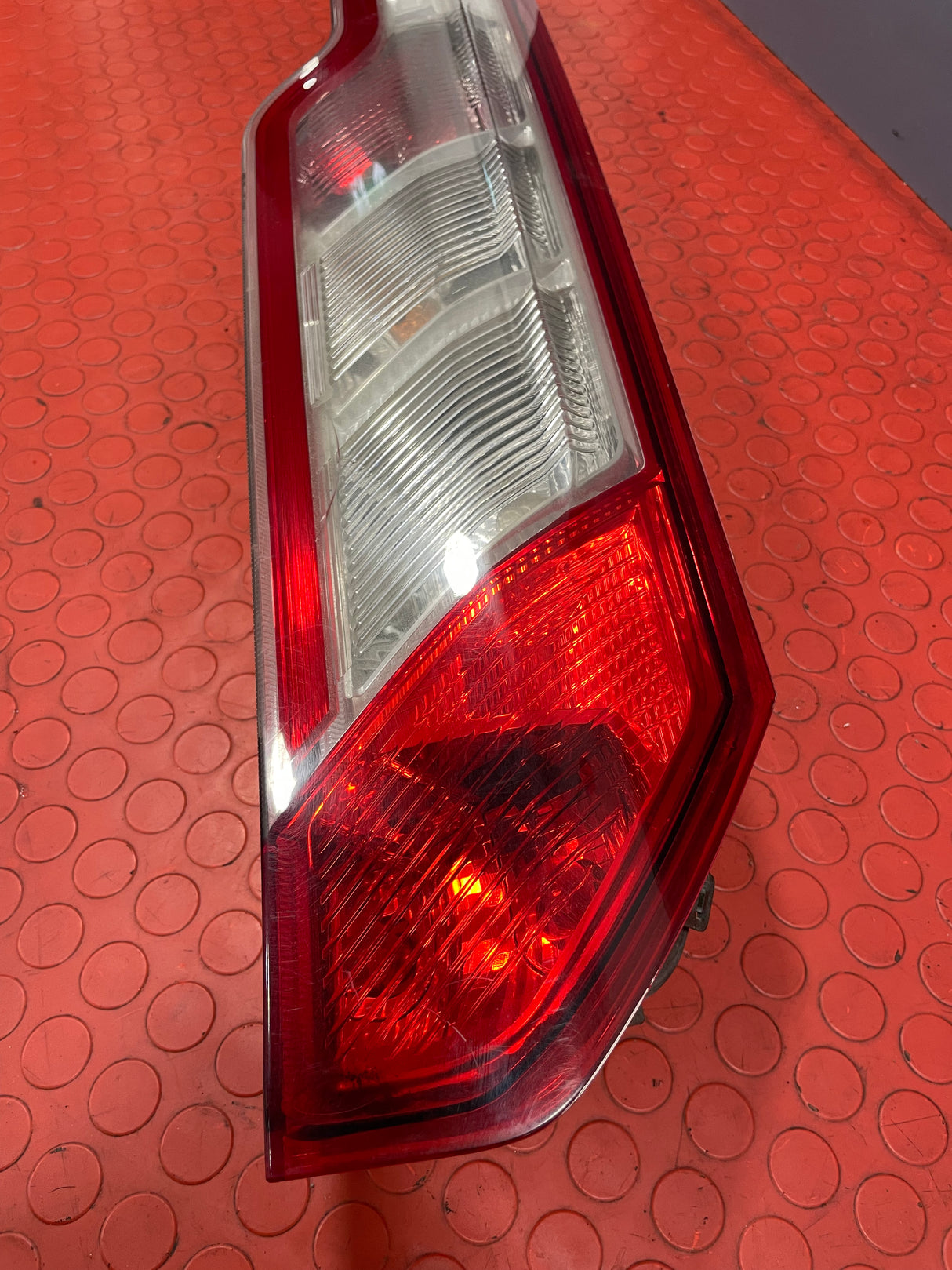 Ford Transit Custom TAILLIGHT DRIVER SIDE RH (w/ hairline crack) 2013-2016 P/N BK2113404AF