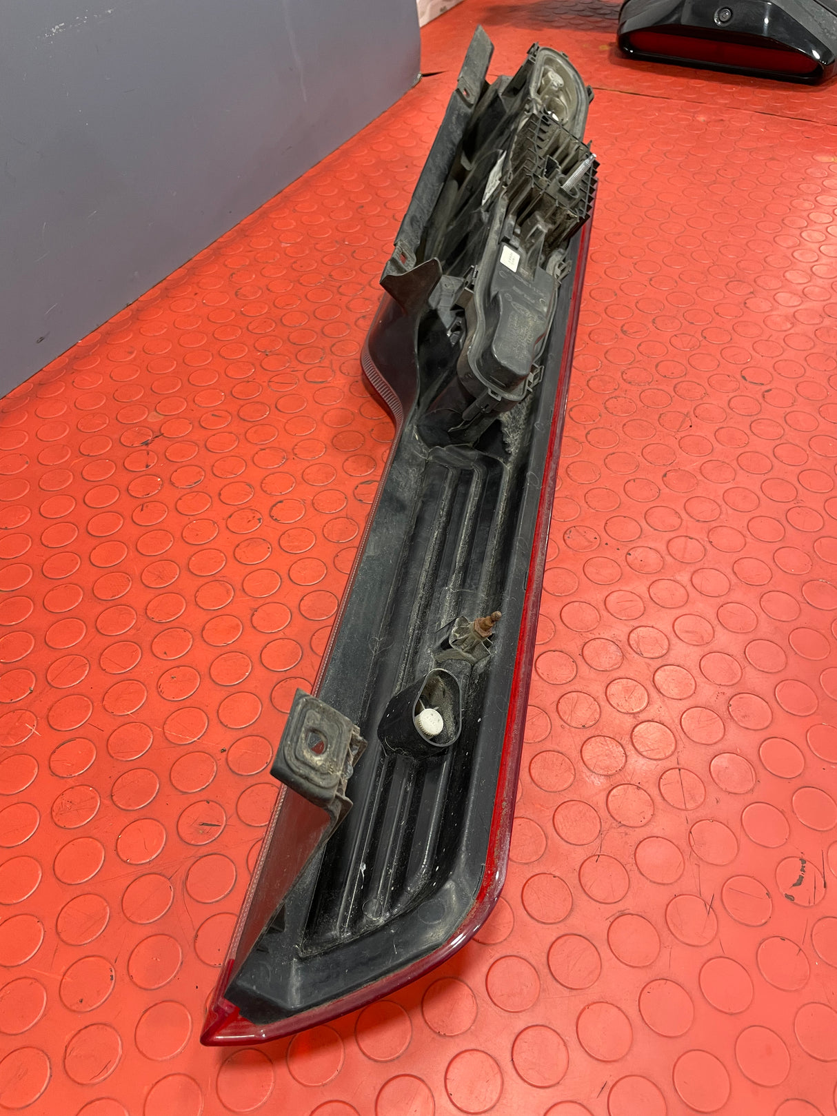 Ford Transit Custom TAILLIGHT DRIVER SIDE RH (w/ hairline crack) 2013-2016 P/N BK2113404AF