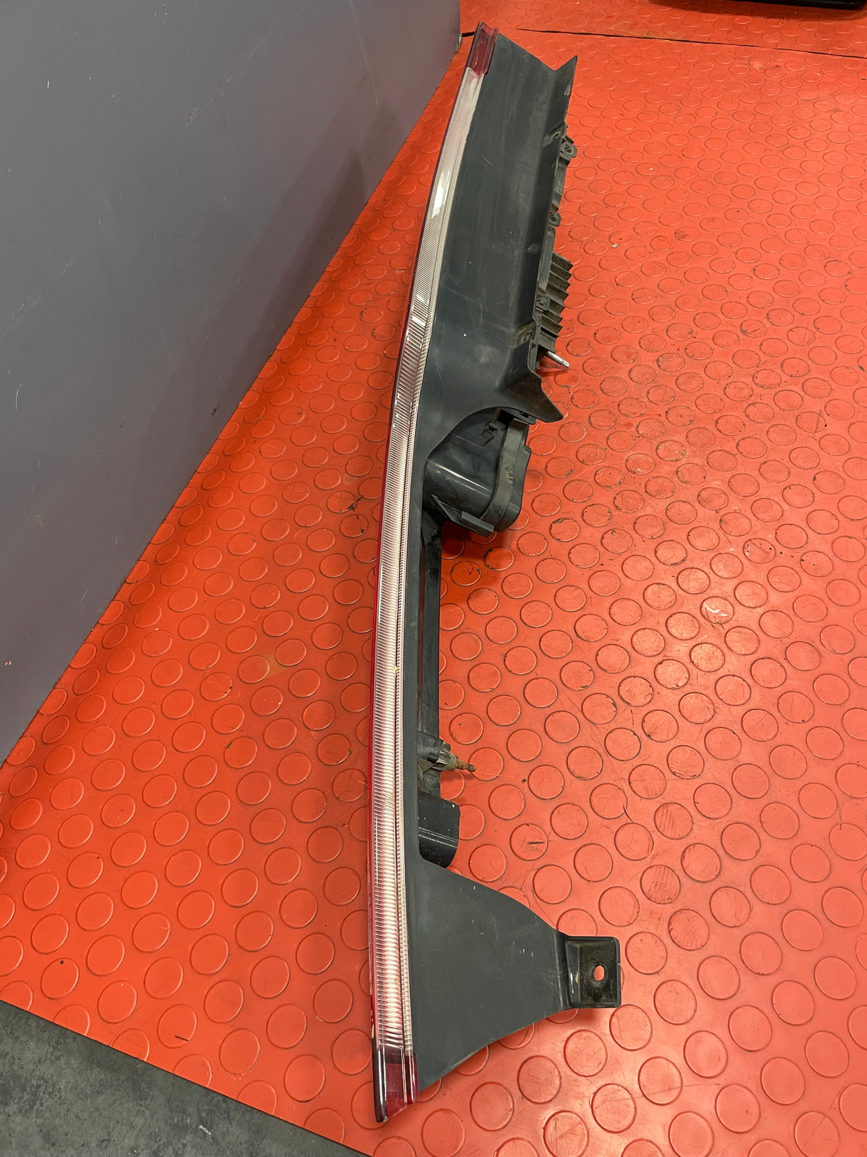 Ford Transit Custom TAILLIGHT DRIVER SIDE RH (w/ hairline crack) 2013-2016 P/N BK2113404AF