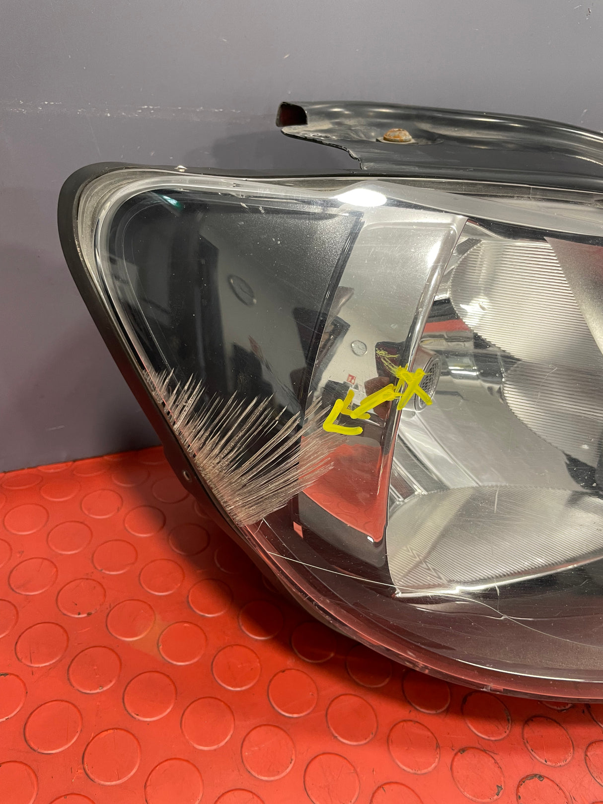 Volkswagen Caddy HEADLIGHT ASSEMBLY Driver's Side (with Scratches please see photos & 1 bulb missing) P/N TYC2012473152