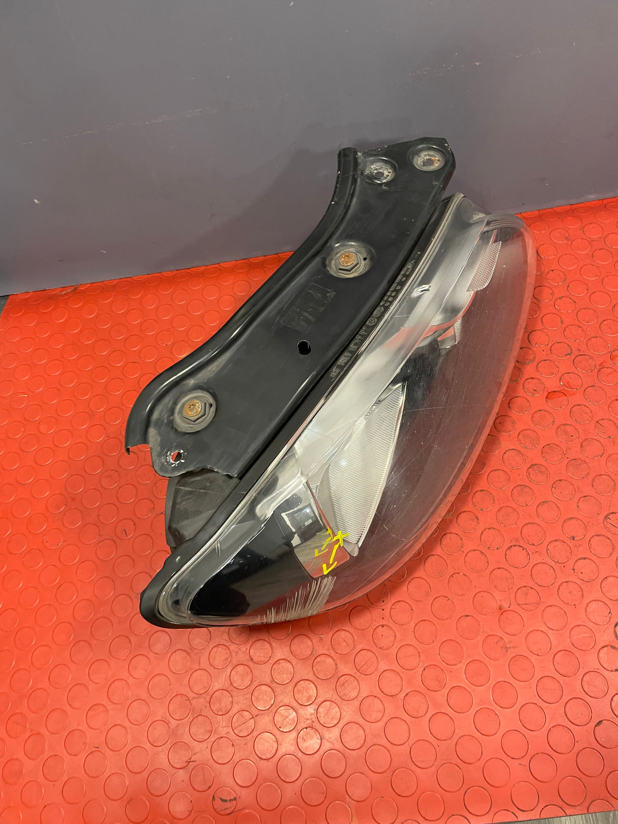 Volkswagen Caddy HEADLIGHT ASSEMBLY Driver's Side (with Scratches please see photos & 1 bulb missing) P/N TYC2012473152