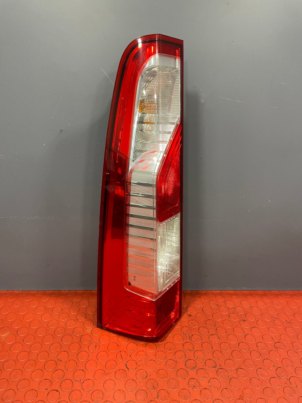Renault Master/Nissan NV400/Vauxhall Movano TAILLIGHT ASSEMBLY Passenger's Side 2014-2021 P/N 265550023R