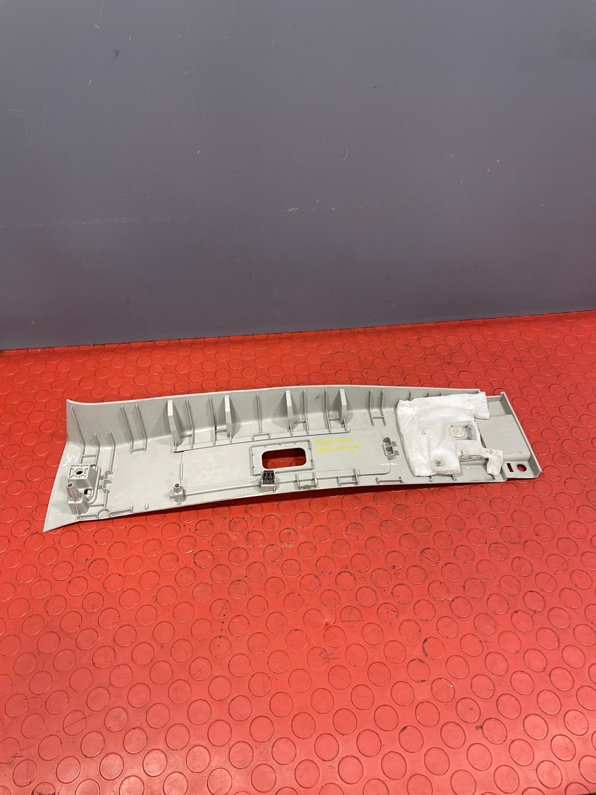 Saic Maxus Deliver 9 B PILLAR TRIM Driver's Side 2021-2024 P/N C00106730
