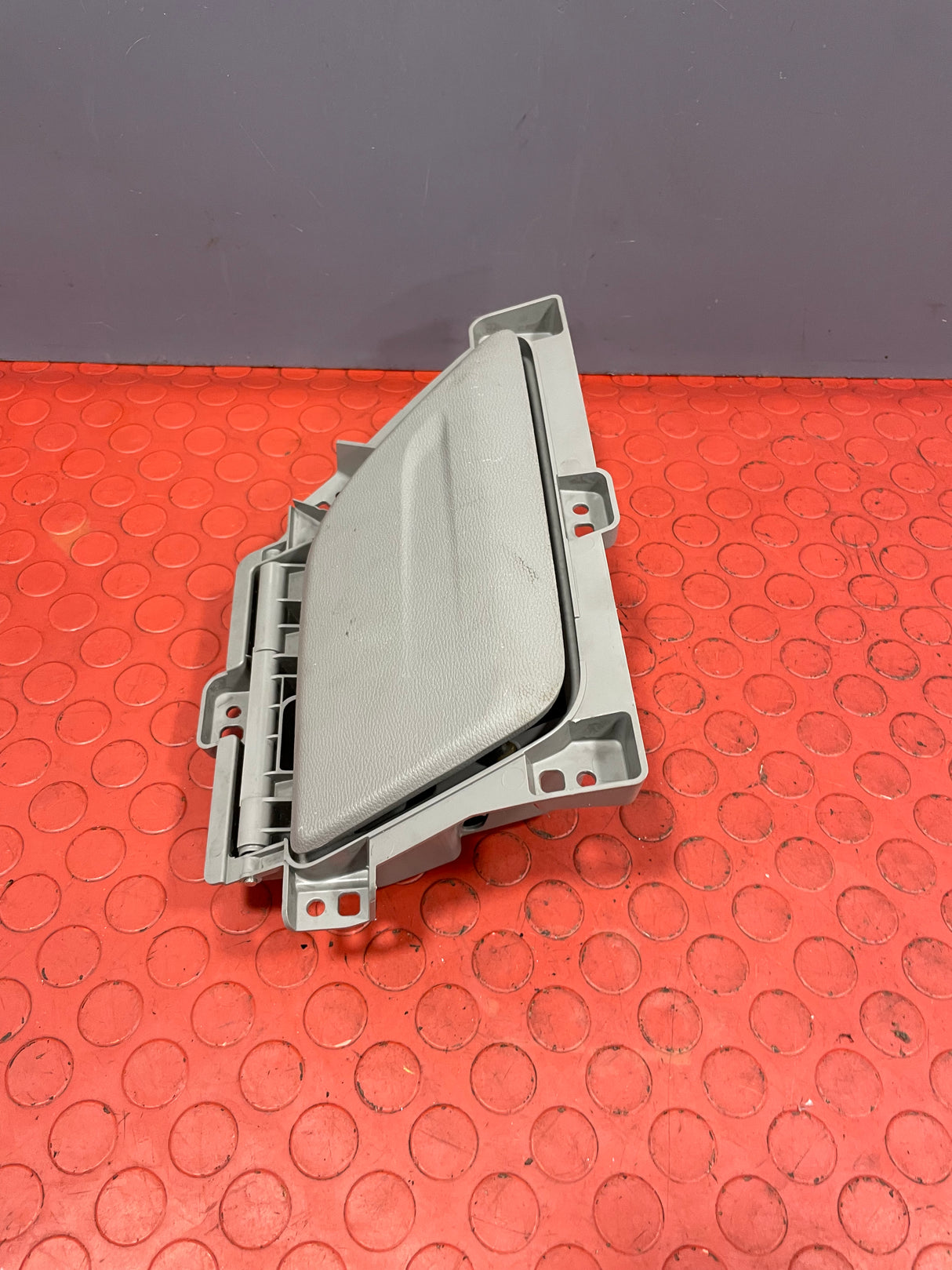 Saic Maxus Deliver 9 DASHBOARD PANEL CIGARETTE ASHTRAY 2021-2024 P/N SV63 / P00041